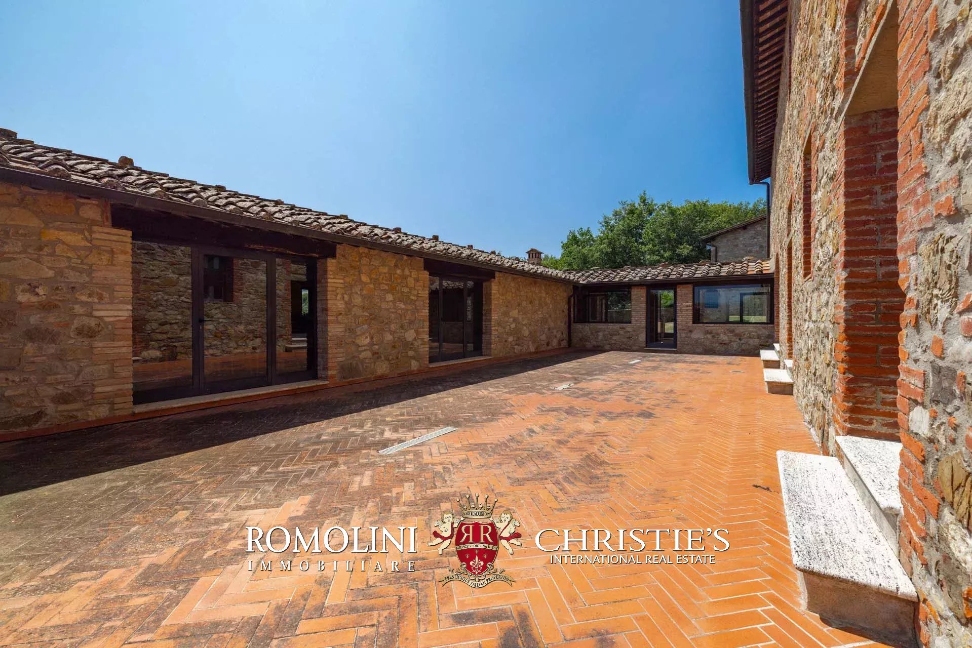 10 Bedroom Villa/Townhouse's Image 23