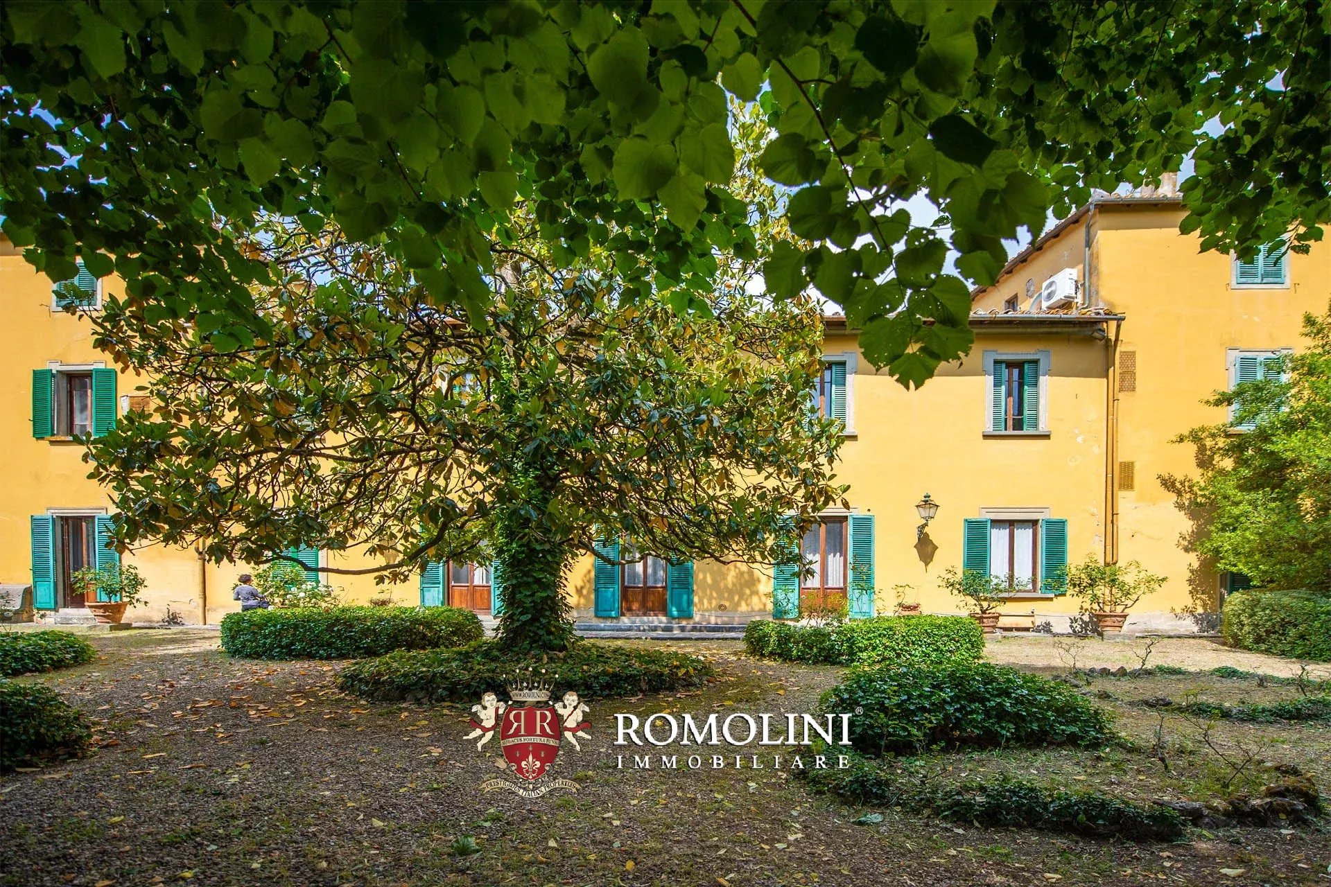 16 Bedroom Vineyard's Image 5