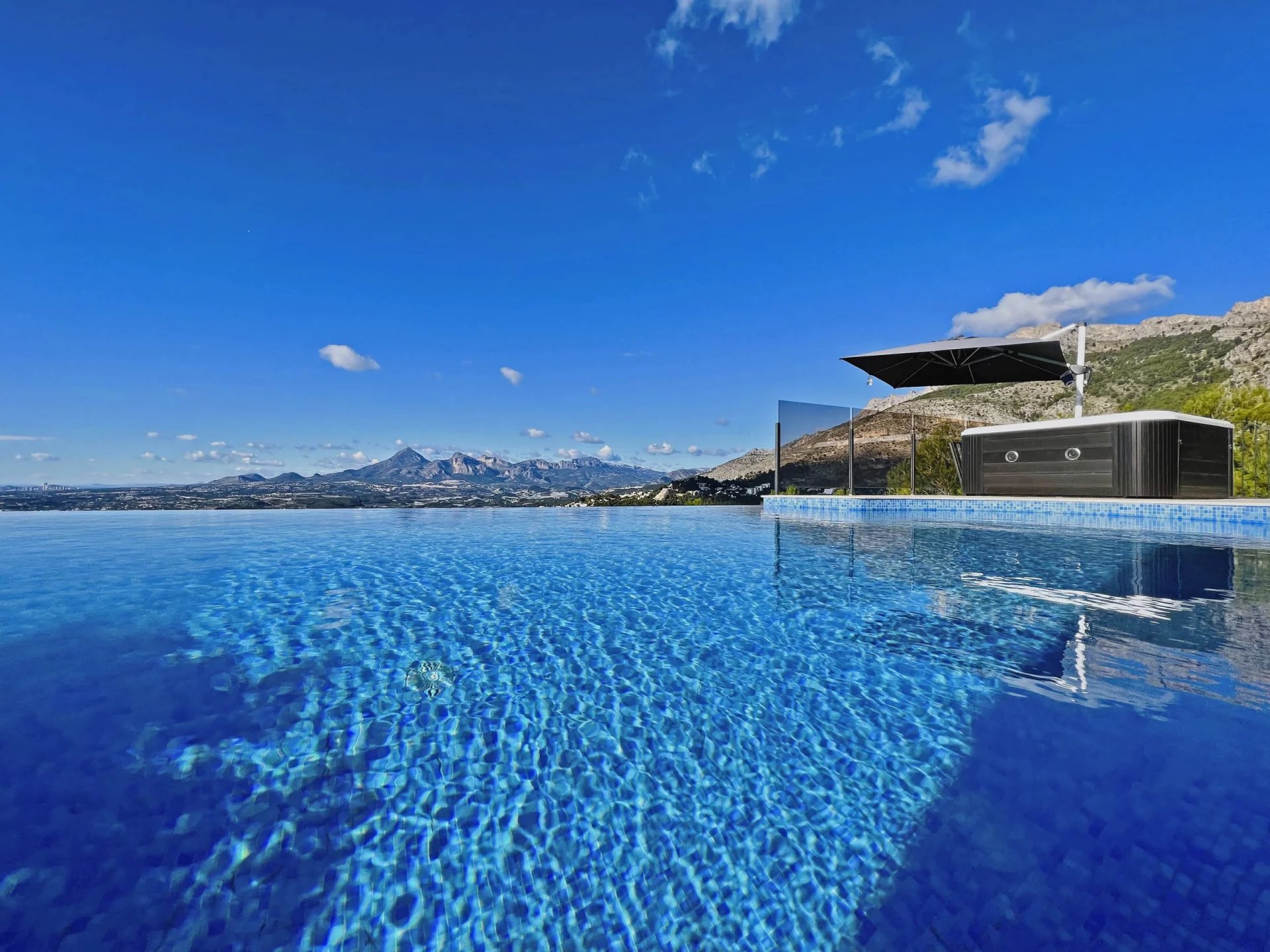 SUPERBE VILLA DE LUXE AVEC VUES SPECTACULAIRES À ALTEA HILLS