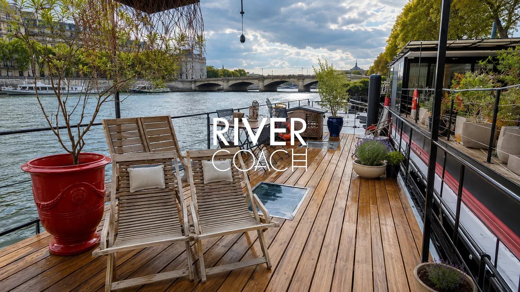 Péniche à vendre avec terrasse et vue panoramique sur les monuments de Paris – Tuileries - Concorde, Paris 8ème arrondissement.