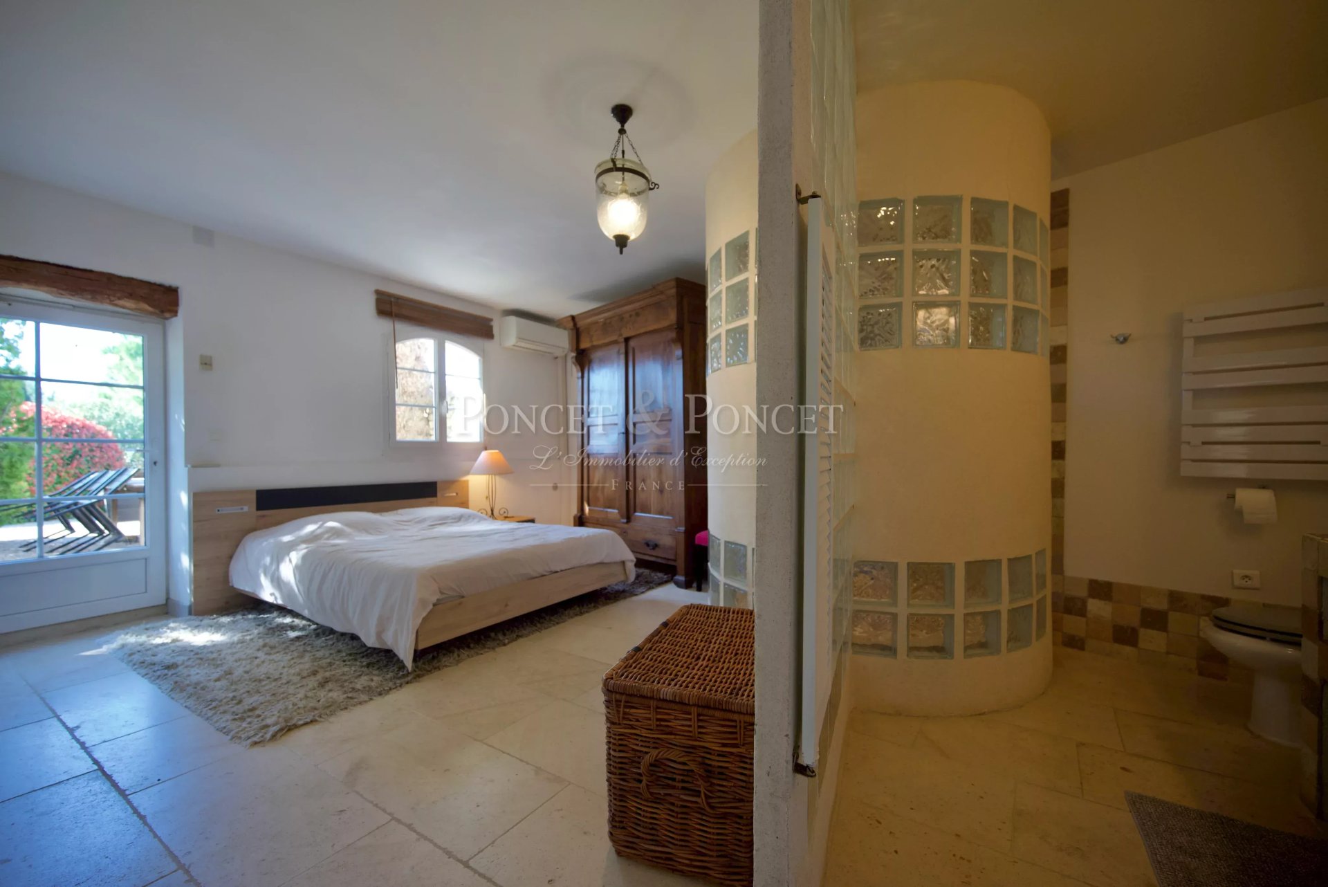 10 Bedroom Villa/Townhouse's Image 23