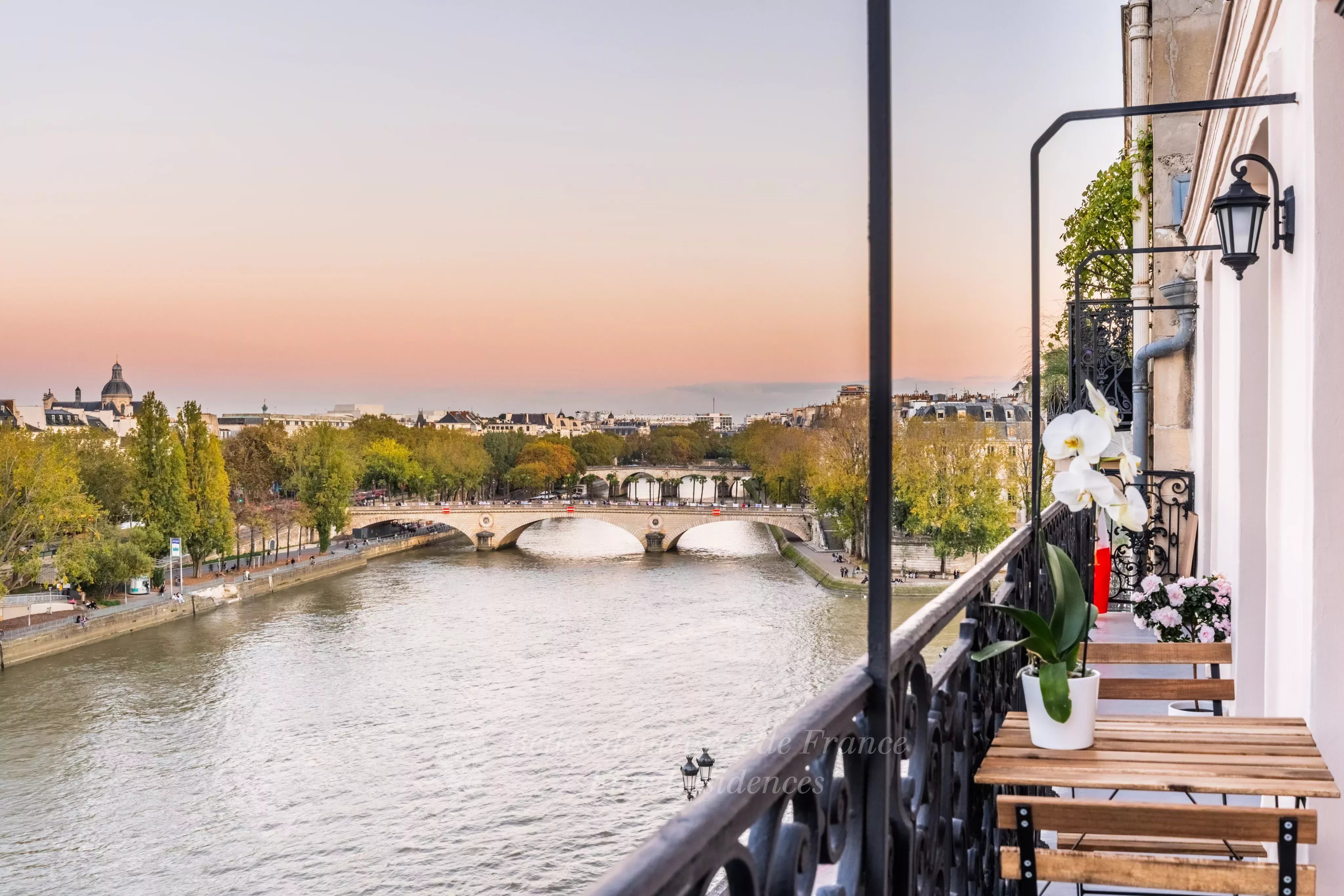 Paris IVe - Quai aux Fleurs - Notre-Dame