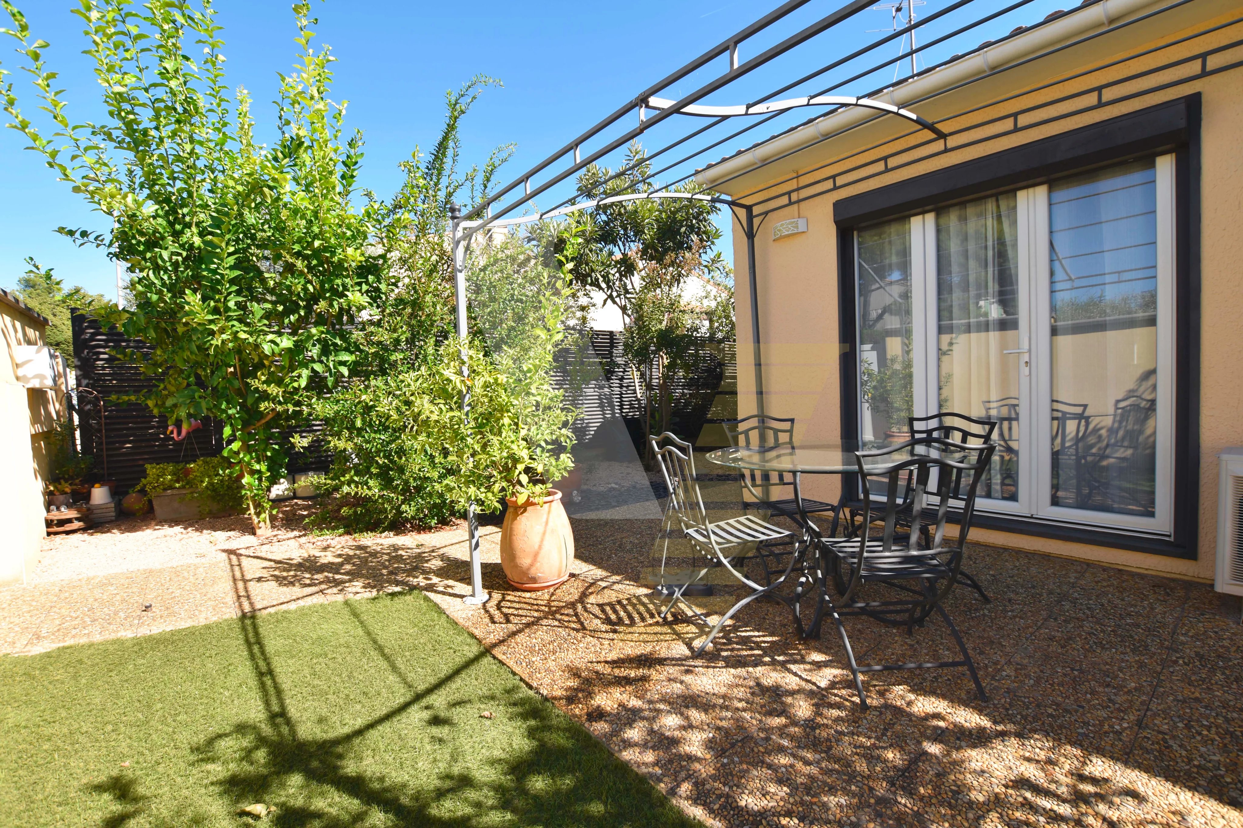 VILLA T4 DE PLAIN-PIED AVEC GARAGE ET PISCINE