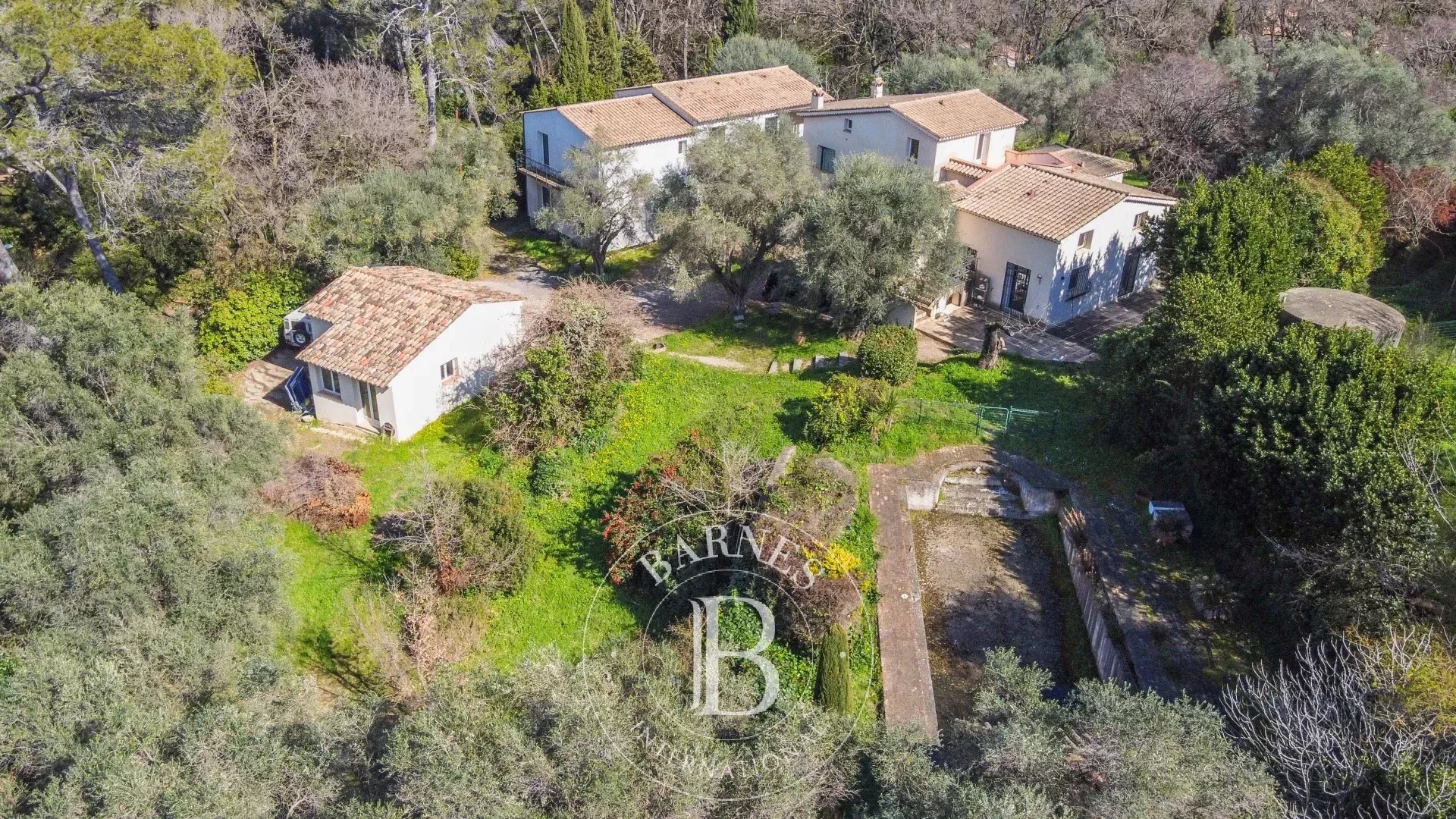 Mougins - Peyroues , Beautiful property with great potential