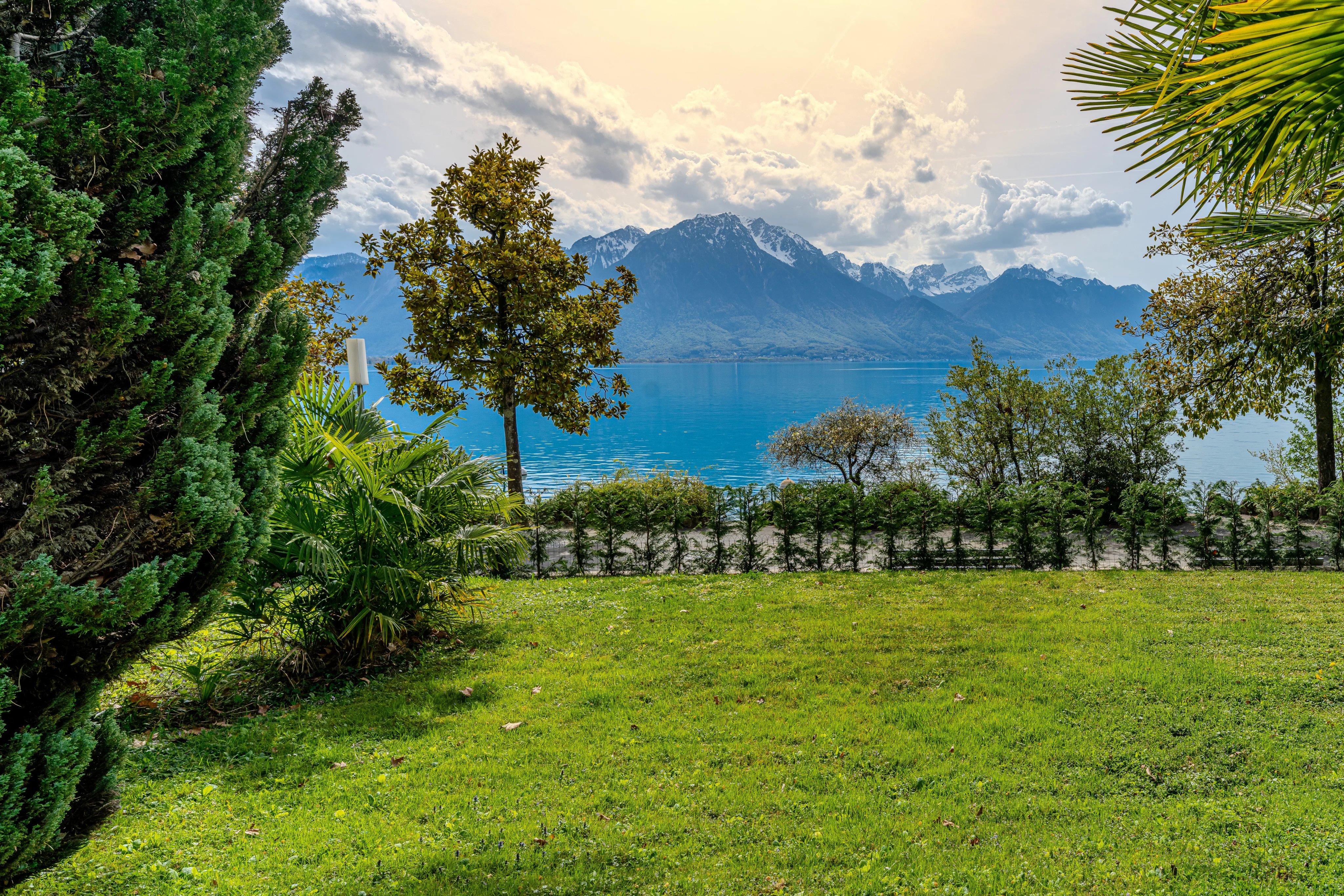 Bien rare à Montreux – Première ligne du lac avec terrasse et panorama unique