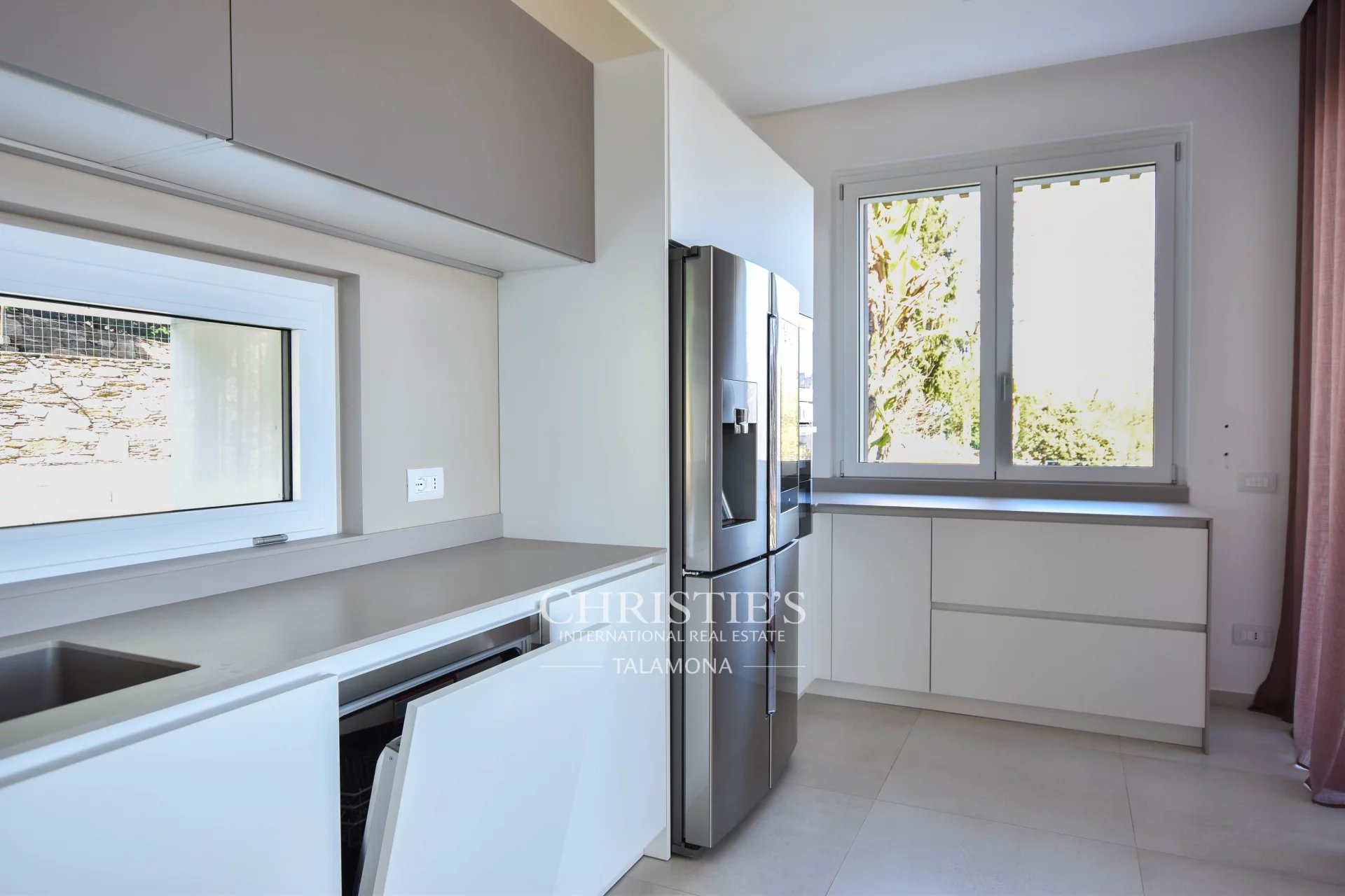 3 Bedroom Villa/Townhouse's Image 38