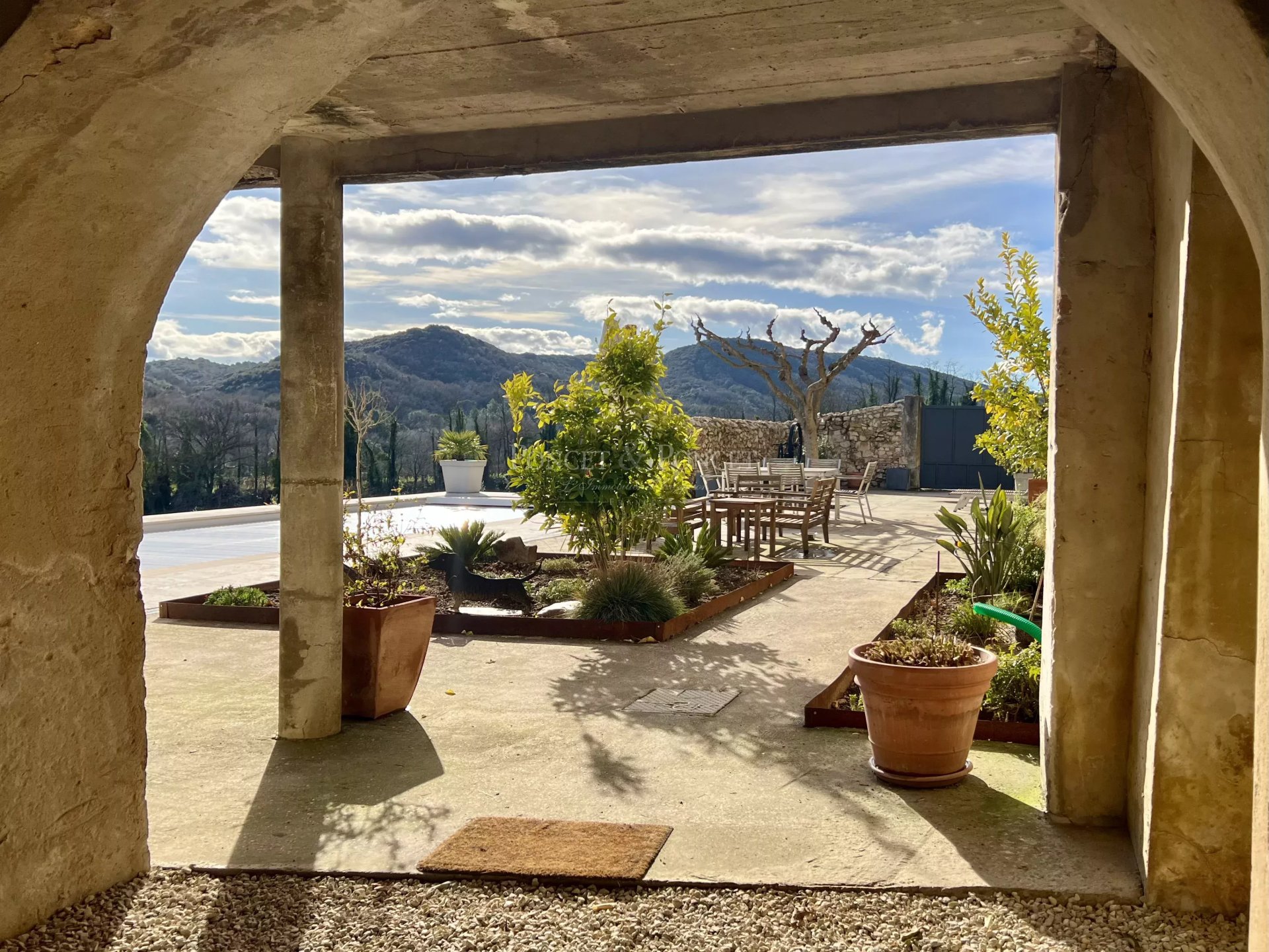 8 Bedroom Vineyard's Image 11