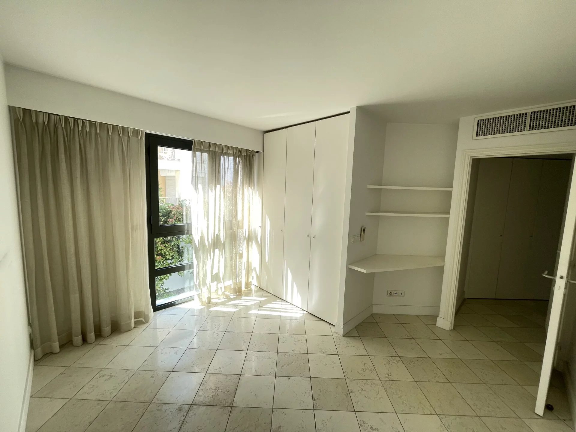 Appartement de Luxe avec terrasse et Vue Panoramique de la Mer - Bord du mer à 100 métres  - Cap d'Antibes