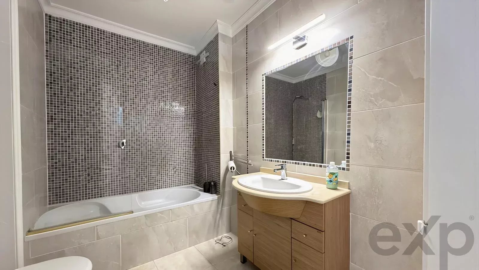 Spacious 3-Bedroom Apartment in Quelfes, Olhão 86993728 image 9