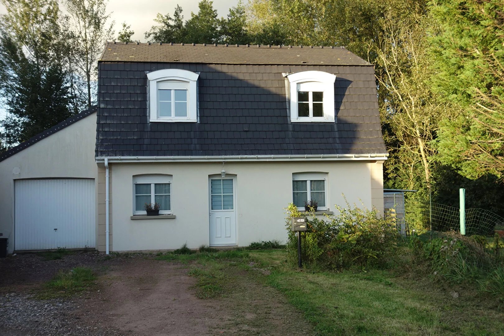 Jolie maison de 2007 à étage avec 4 chambres en location