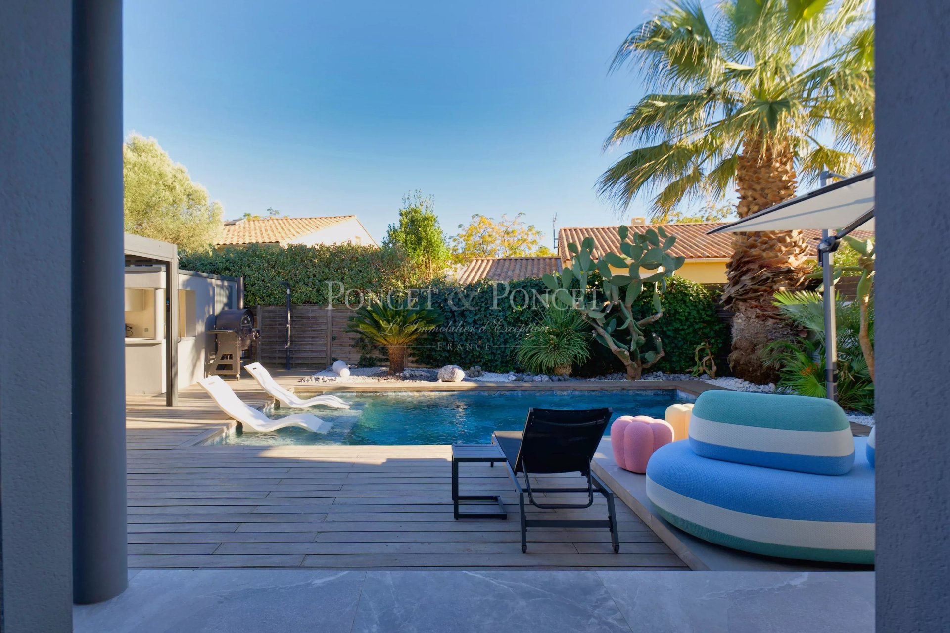 5 Bedroom Villa/Townhouse's Image 3