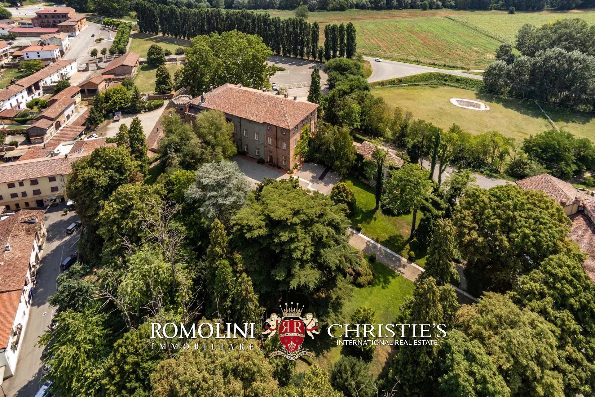 10 Bedroom Chateau's Image 19