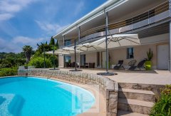 MOUGINS - Contemporary house with commanding view — photo 2 of 3