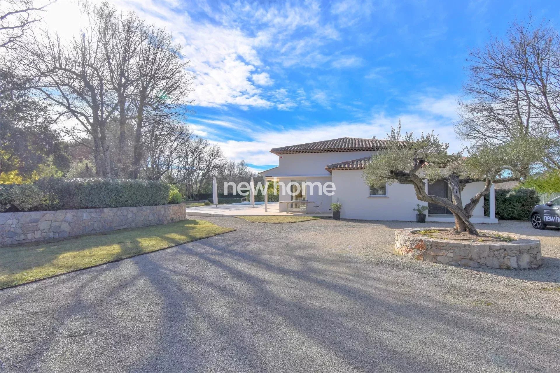 Magnifique villa de 220 m² avec tout le confort moderne à pied du village de Lorgues