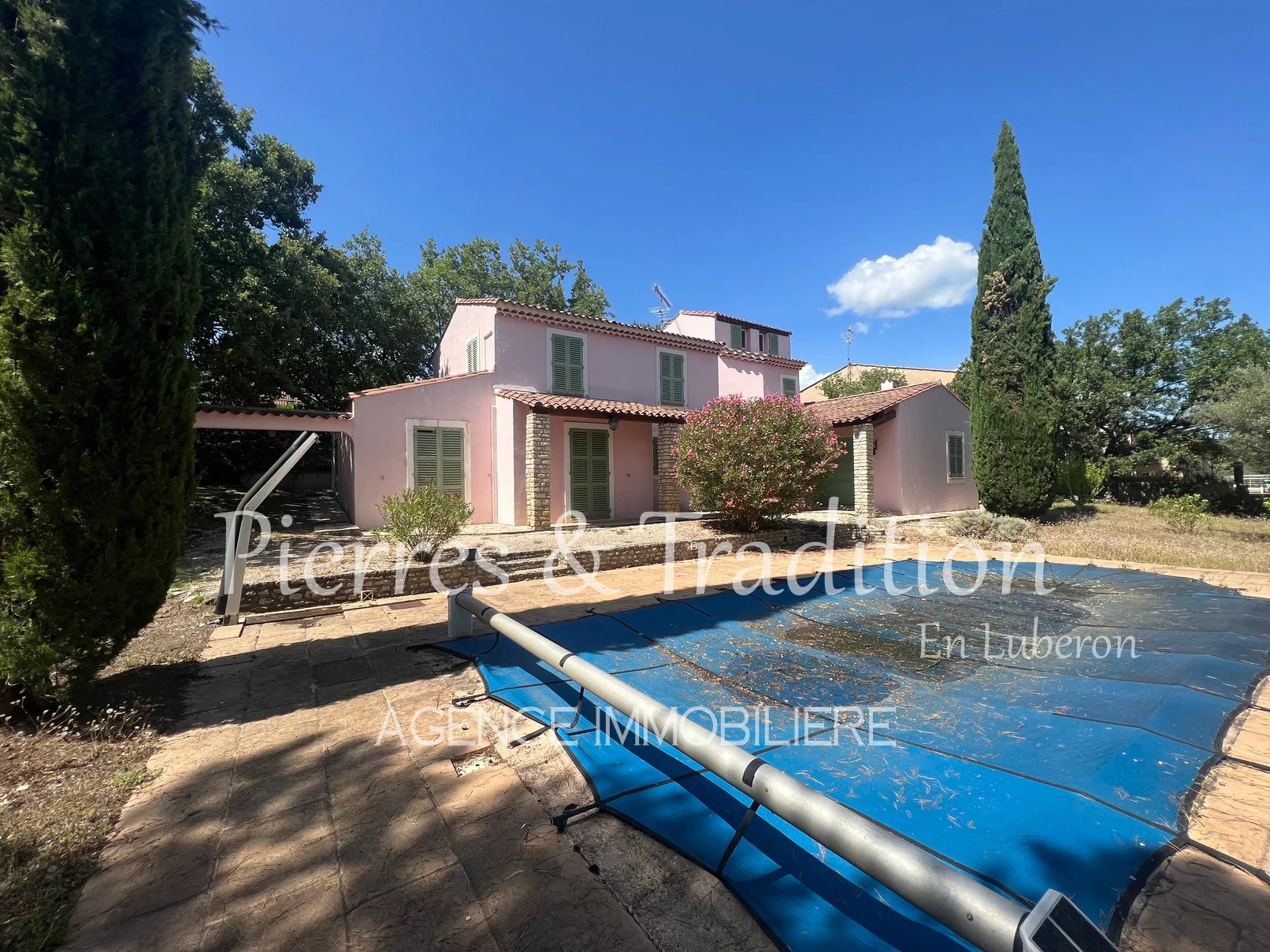 Forcalquier, large house with garden and swimming pool