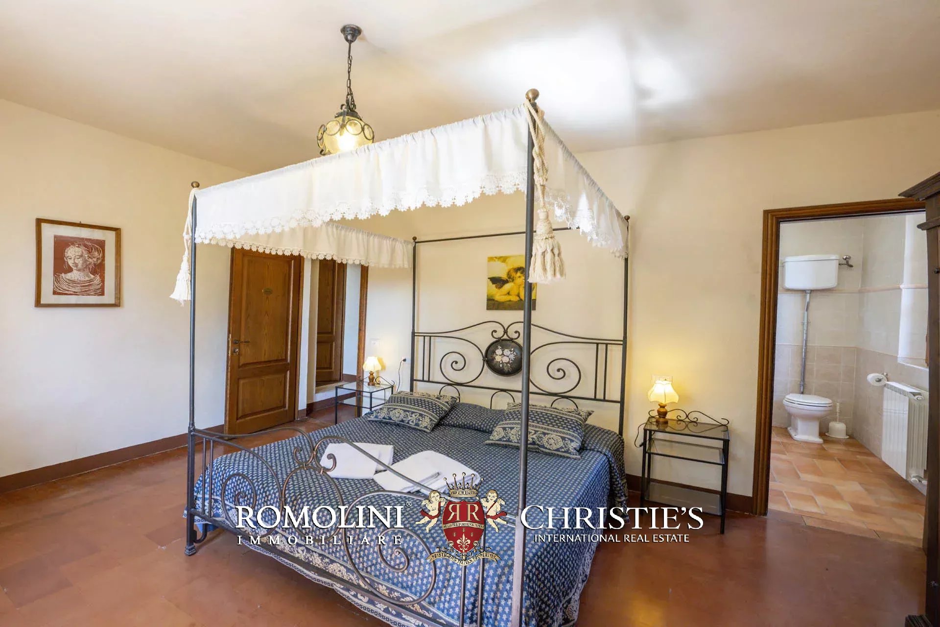34 Bedroom Vineyard's Image 80