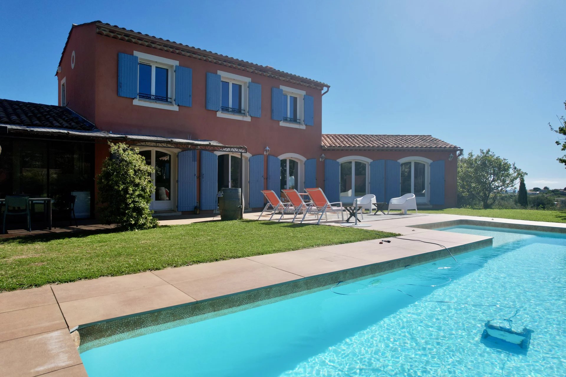 VILLA - 7 PIÈCES - PISCINE - TERRAIN - DÉPENDANCE