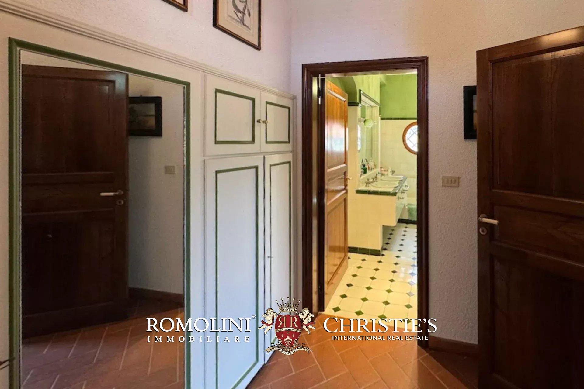6 Bedroom Villa/Townhouse's Image 10