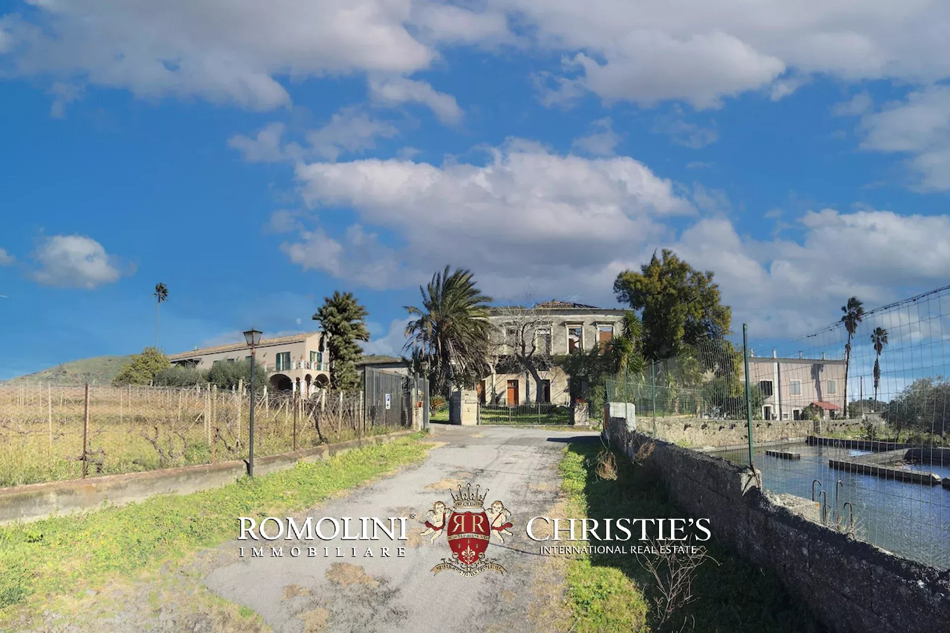 9 Bedroom Vineyard's Image 36