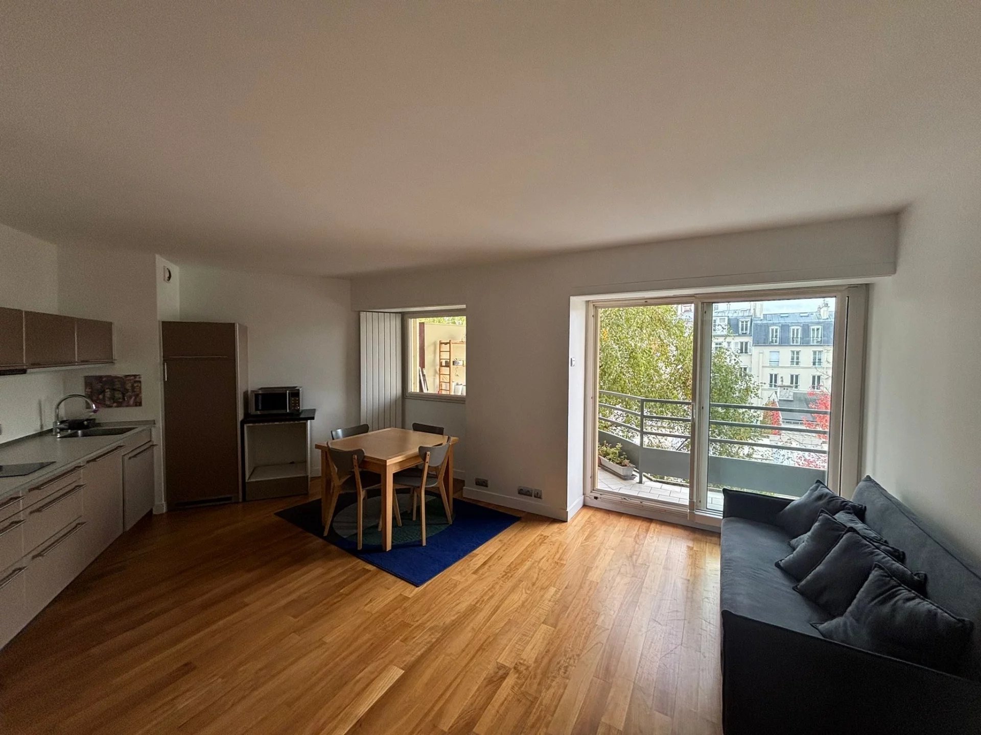 Élégant Appartement à Louer à Paris 16ème - Image Array