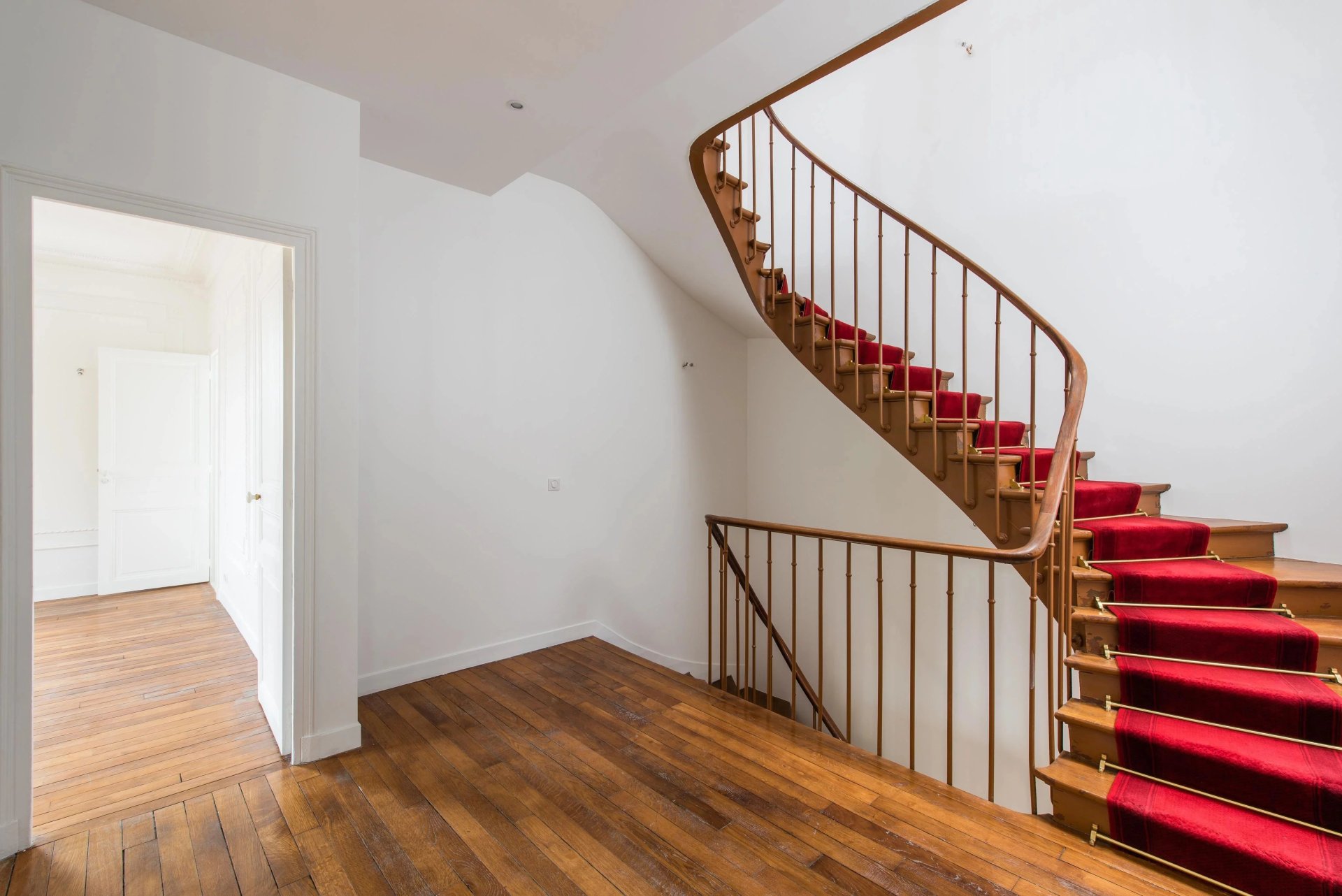 8 Bedroom Villa/Townhouse's Image 5