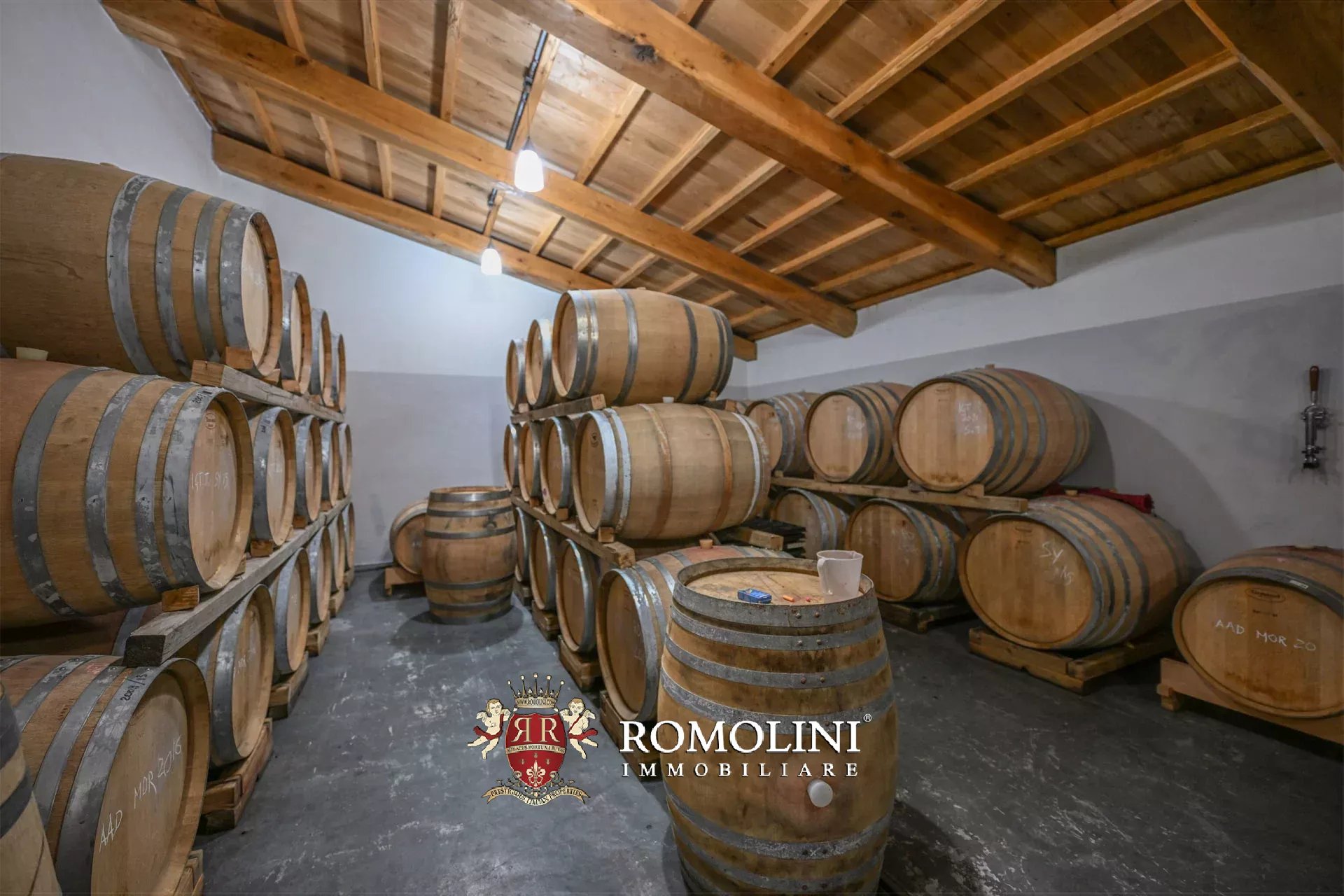 6 Bedroom Vineyard's Image 3