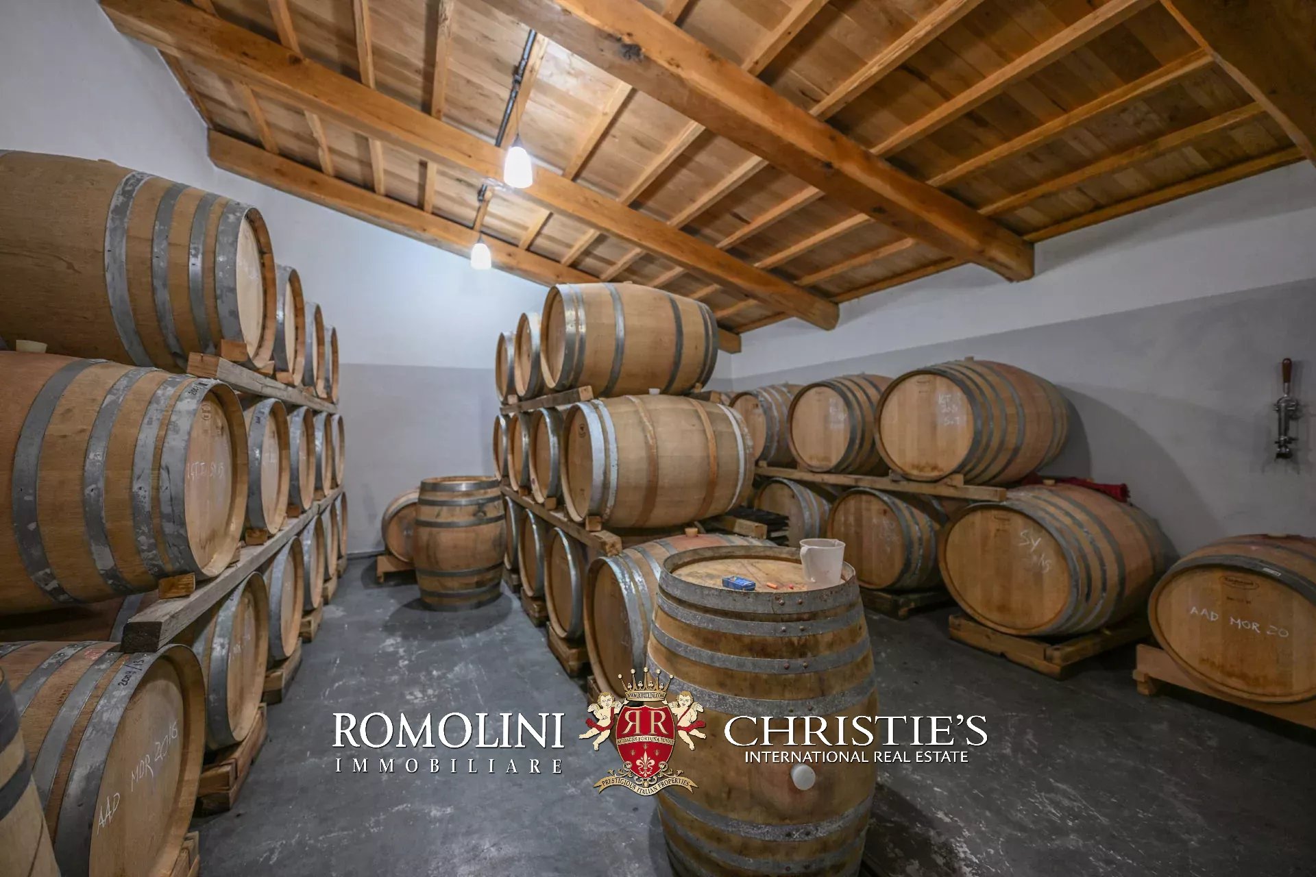 6 Bedroom Vineyard's Image 3