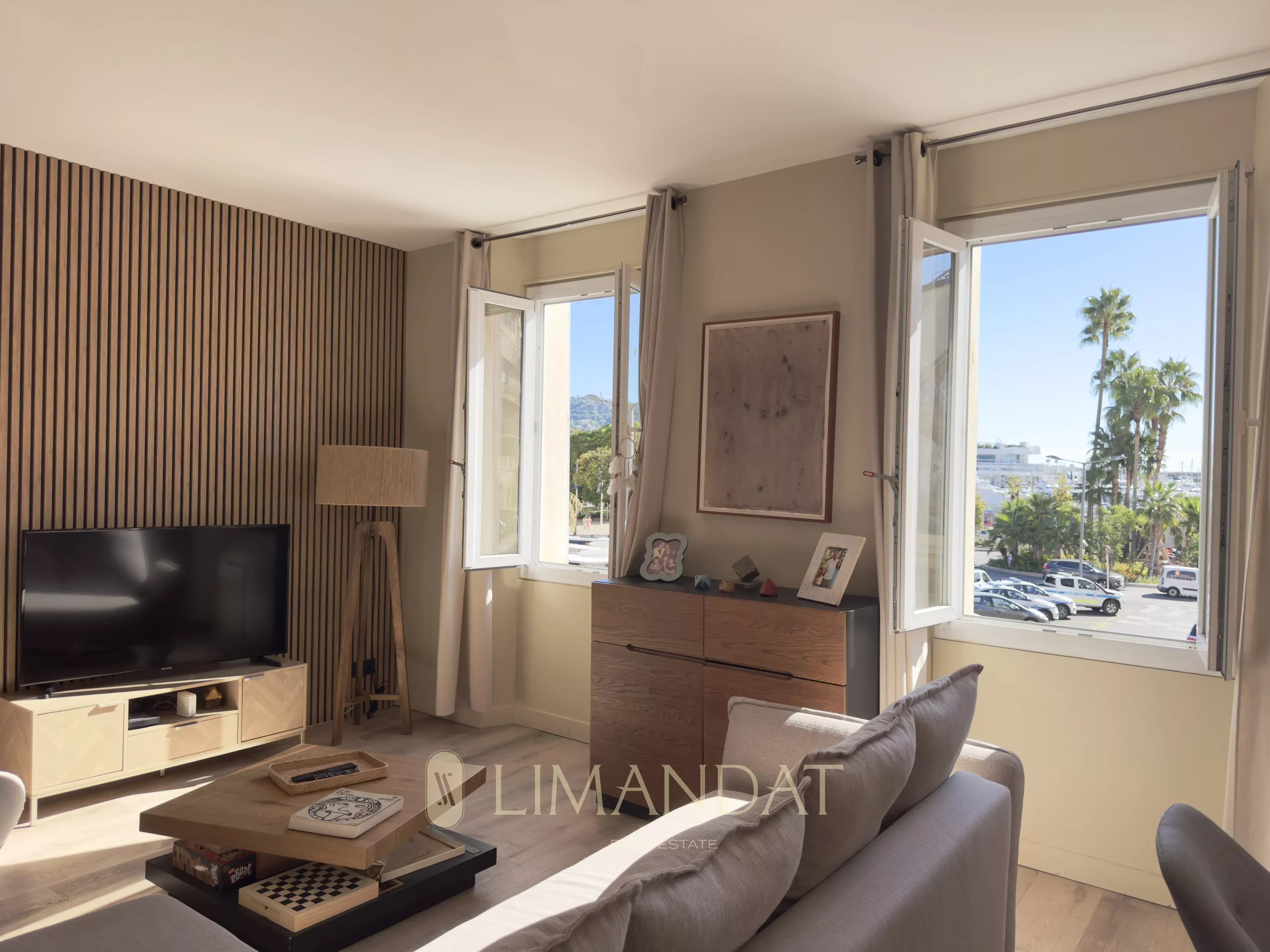 Cannes Centre – Appartement Lumineux avec Vue sur le Port