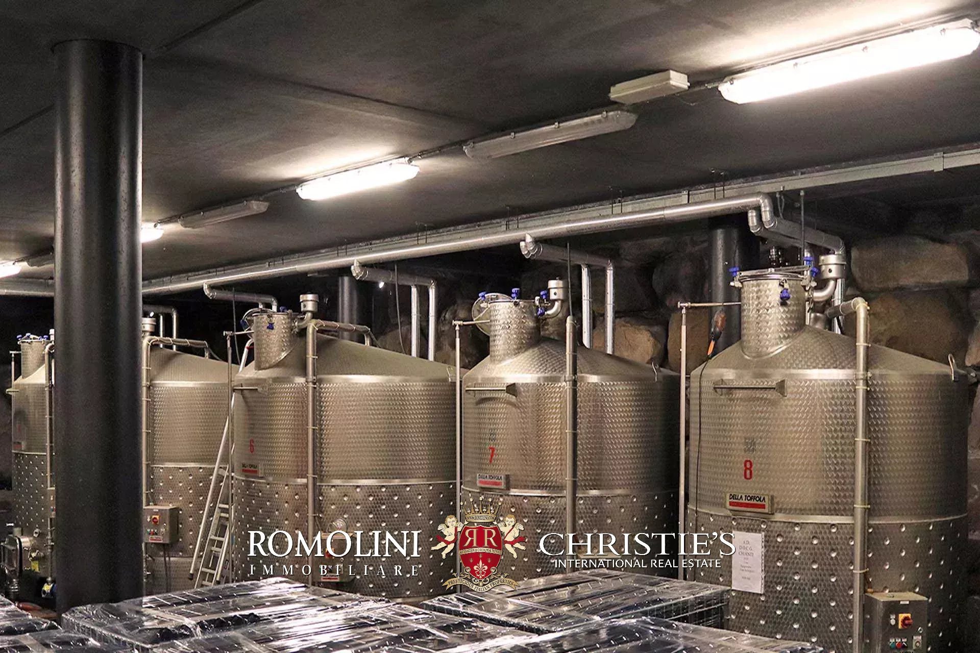 16 Bedroom Vineyard's Image 73