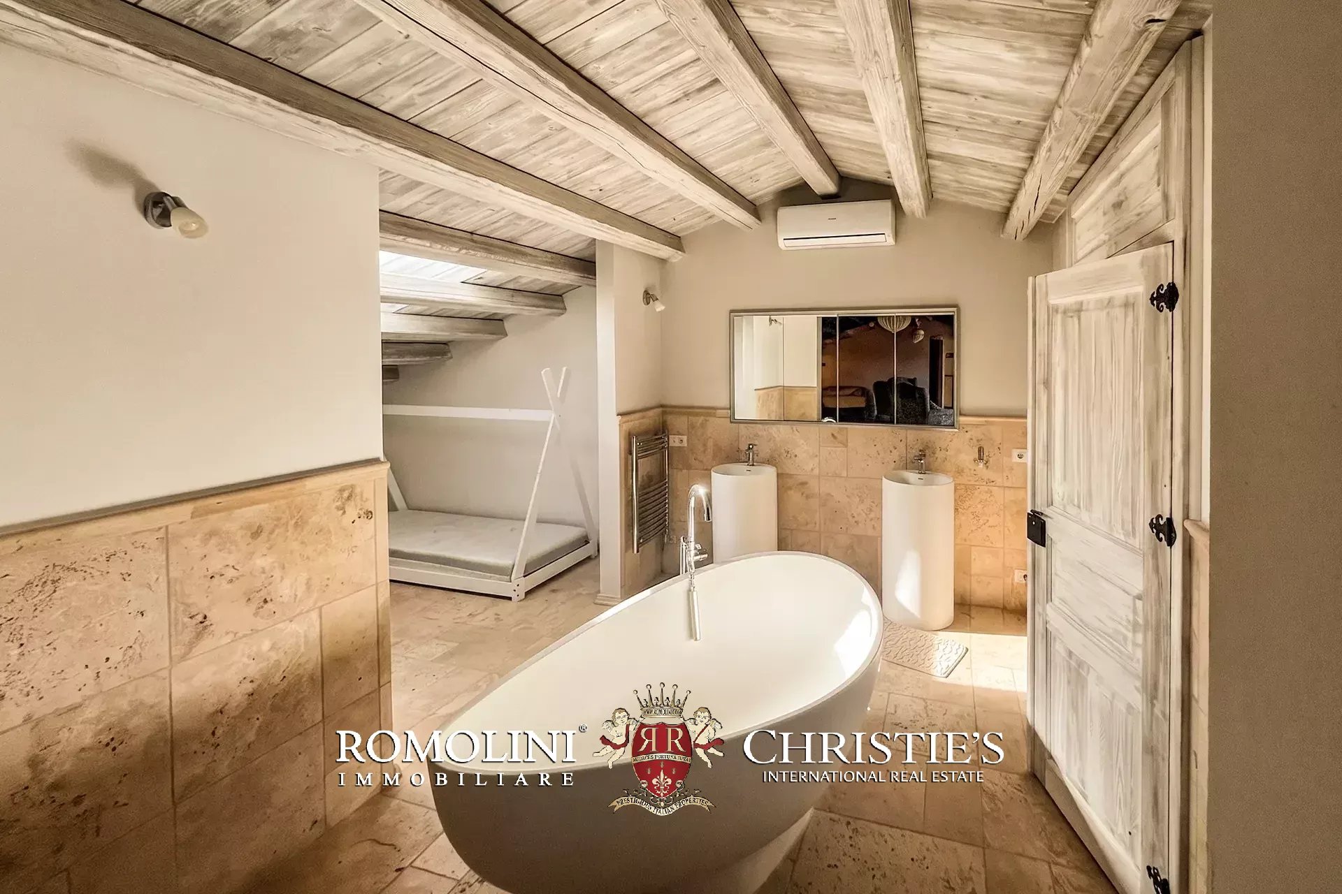 5 Bedroom Vineyard's Image 33