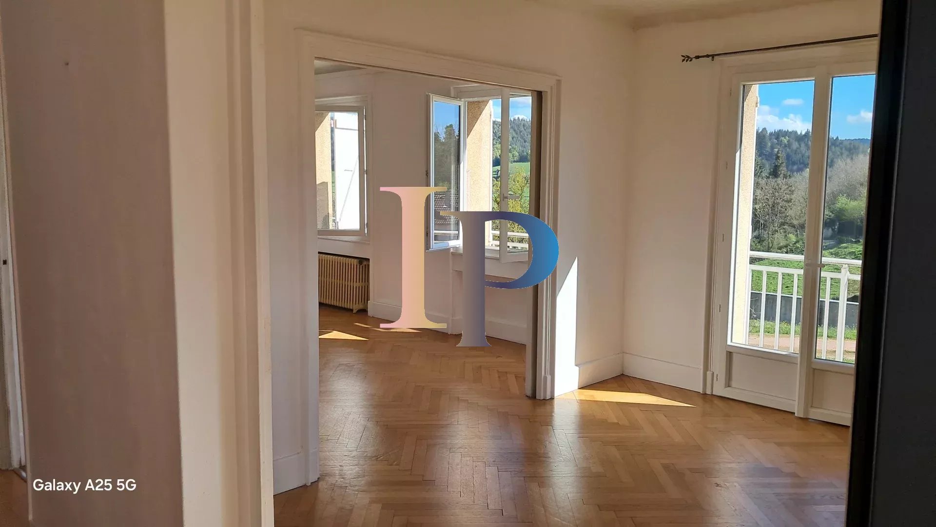 MAISON LA CLAYETTE 1h15 LYON EN VOITURE/4 NAVETTES PAR JOUR POUR LYON  EN TRAIN  45 MIN TGV  ROANNE