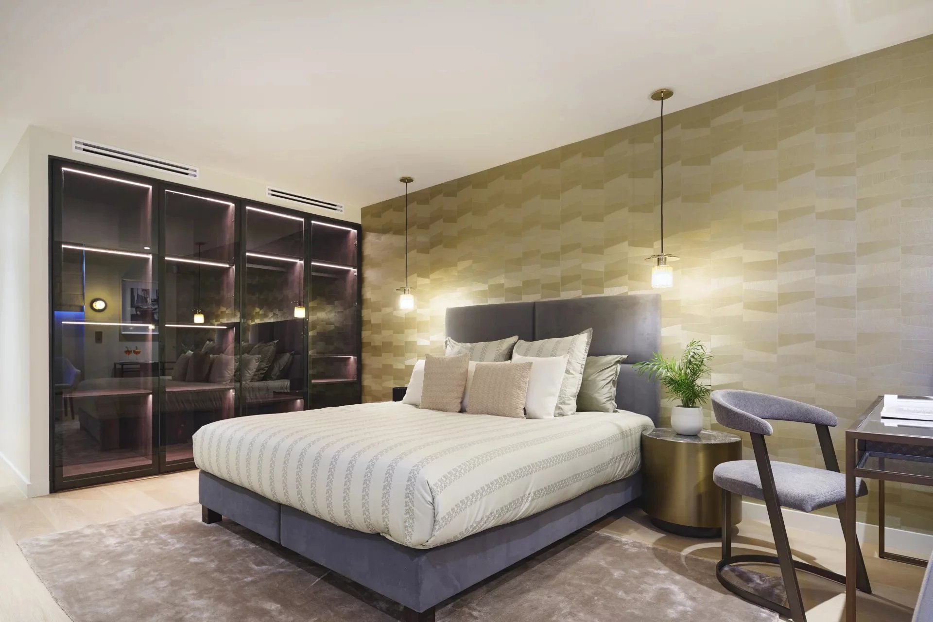 LUXUEUSE VILLA CONTEMPORAINE NEUVE - CAP D'ANTIBES