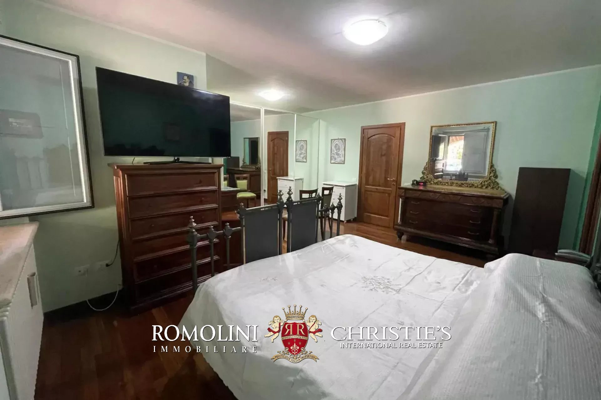 7 Bedroom Villa/Townhouse's Image 19