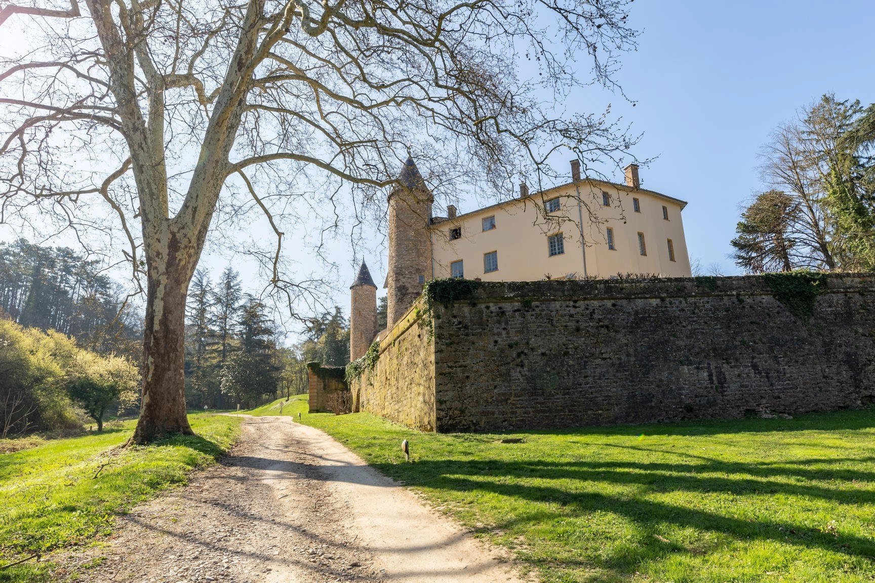 Appartement dans château - 3 pièces - 141 m²