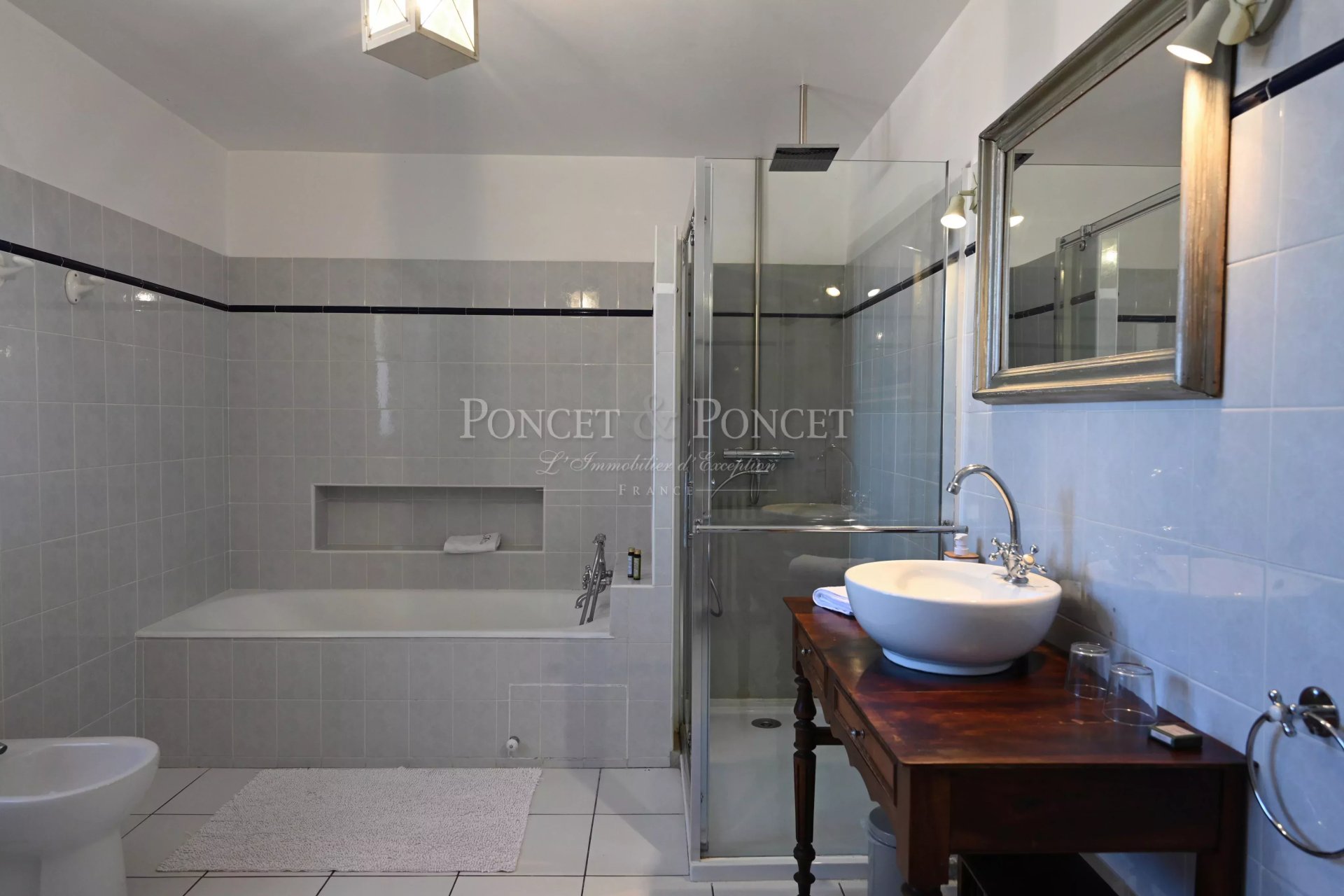 10 Bedroom Villa/Townhouse's Image 14