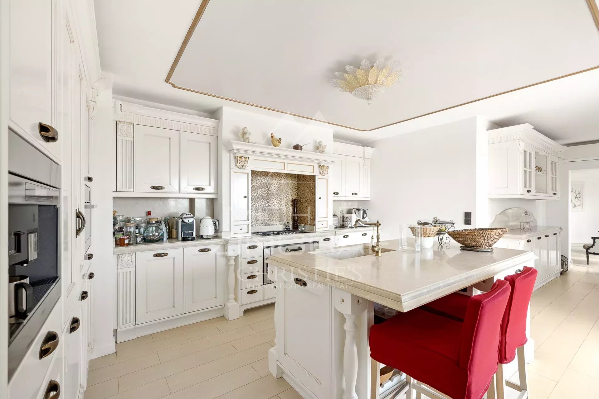 6 Bedroom Villa/Townhouse's Image 7