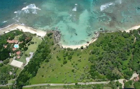 Près de 11 acres de propriété d'investissement en bord de mer en République dominicaine avec 500 mètres de front de mer.