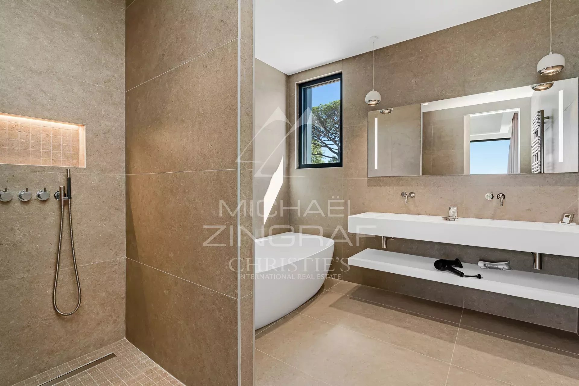 6 Bedroom Villa/Townhouse's Image 6