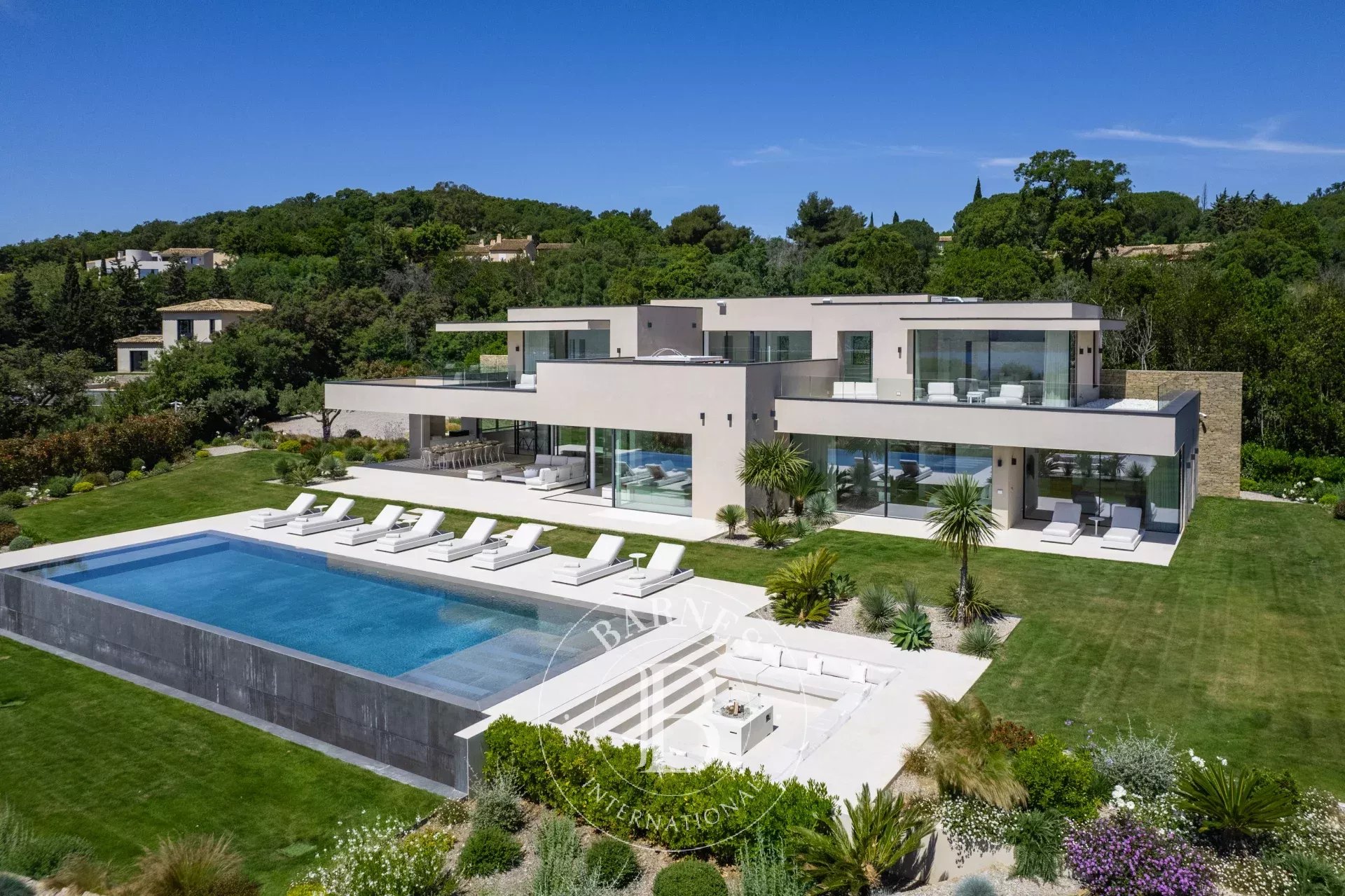 Villa Grimaud  -  ref 84899330 (picture 1)
