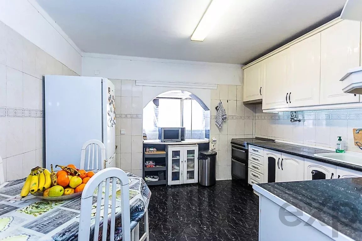 2 Bedroom Apartment in Olhão with Balcony and Covered Terrace | Prime Location 86879591 image 10