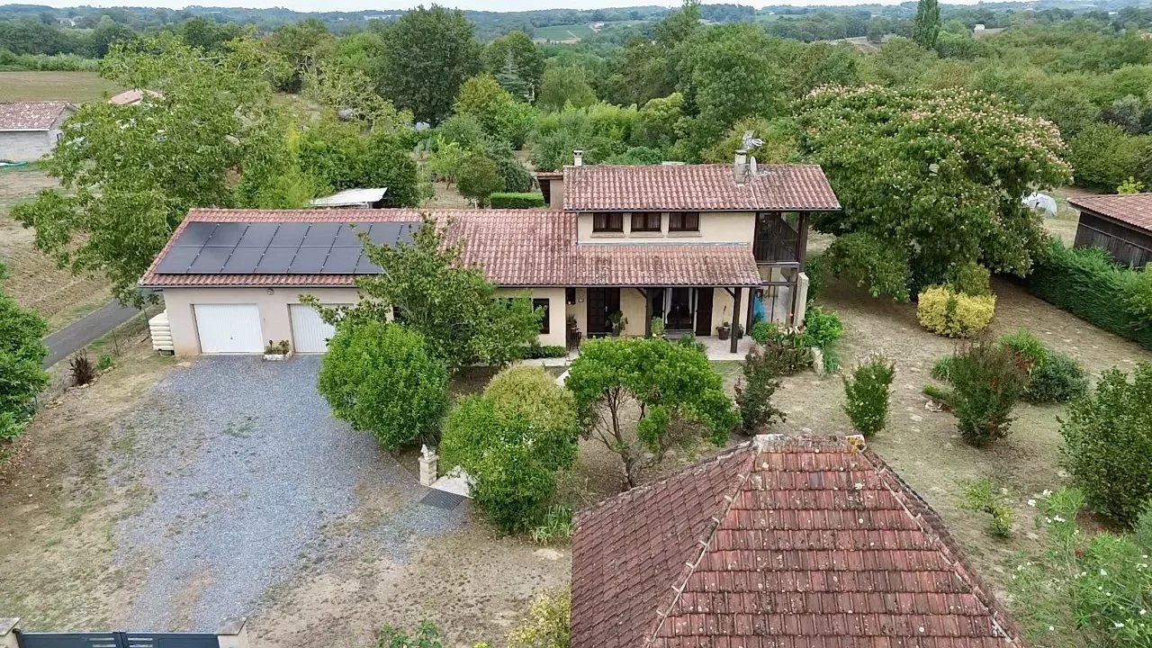 Maison T4 de 154m2 habitable avec double garage et terrain de 4 405m2