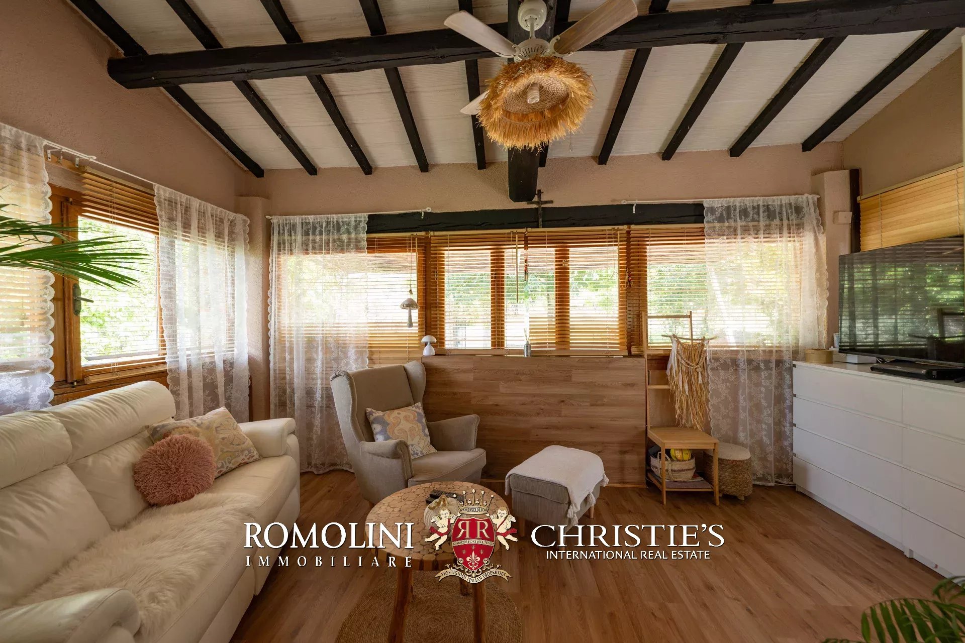 9 Bedroom Villa/Townhouse's Image 76