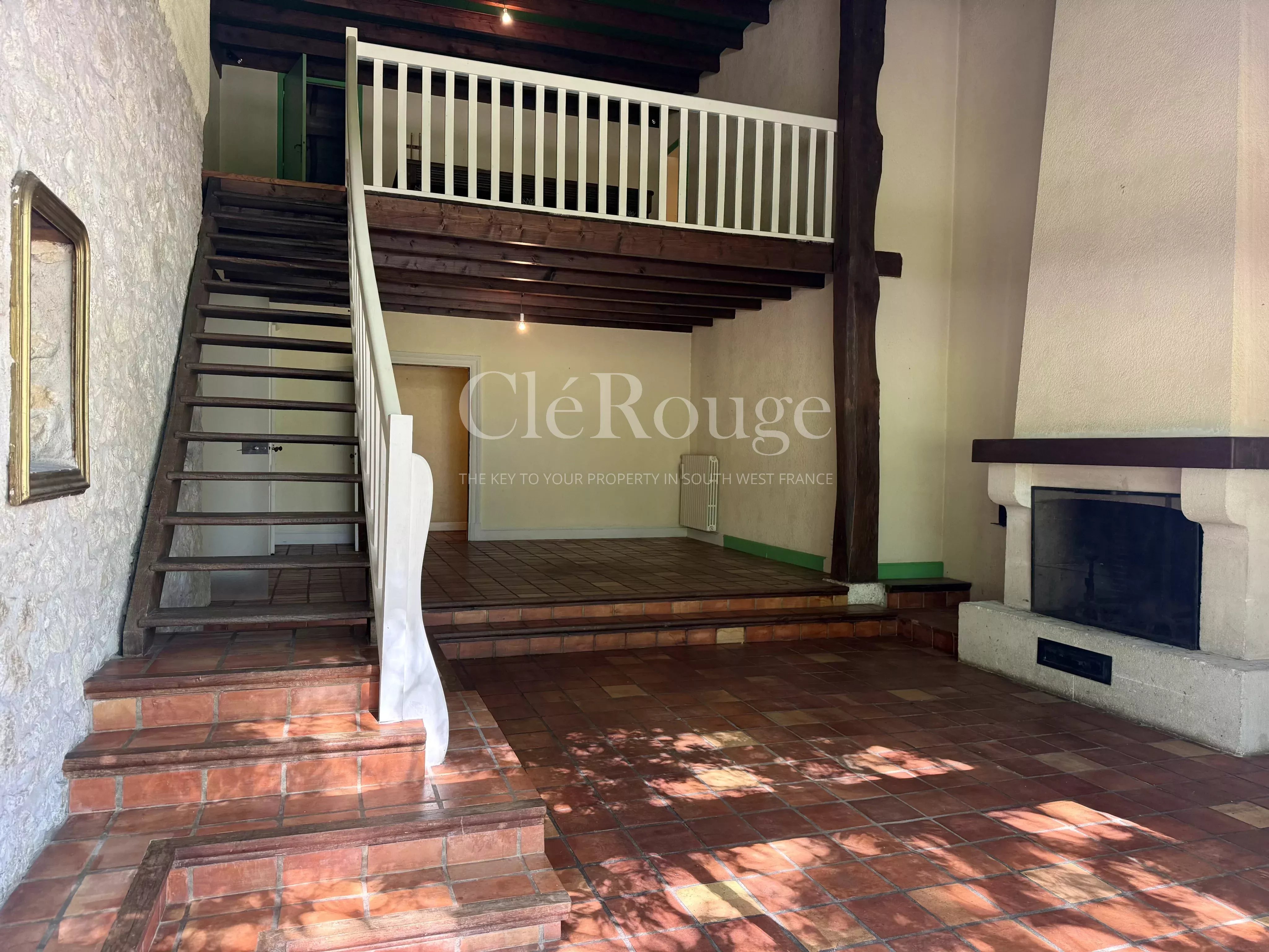 Close to Duras - Characterful and spacious property with swimming pool and stunning views