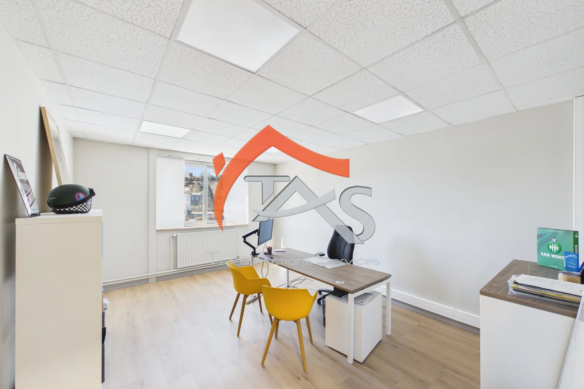Bureaux de 214,20 m² - Photo 4