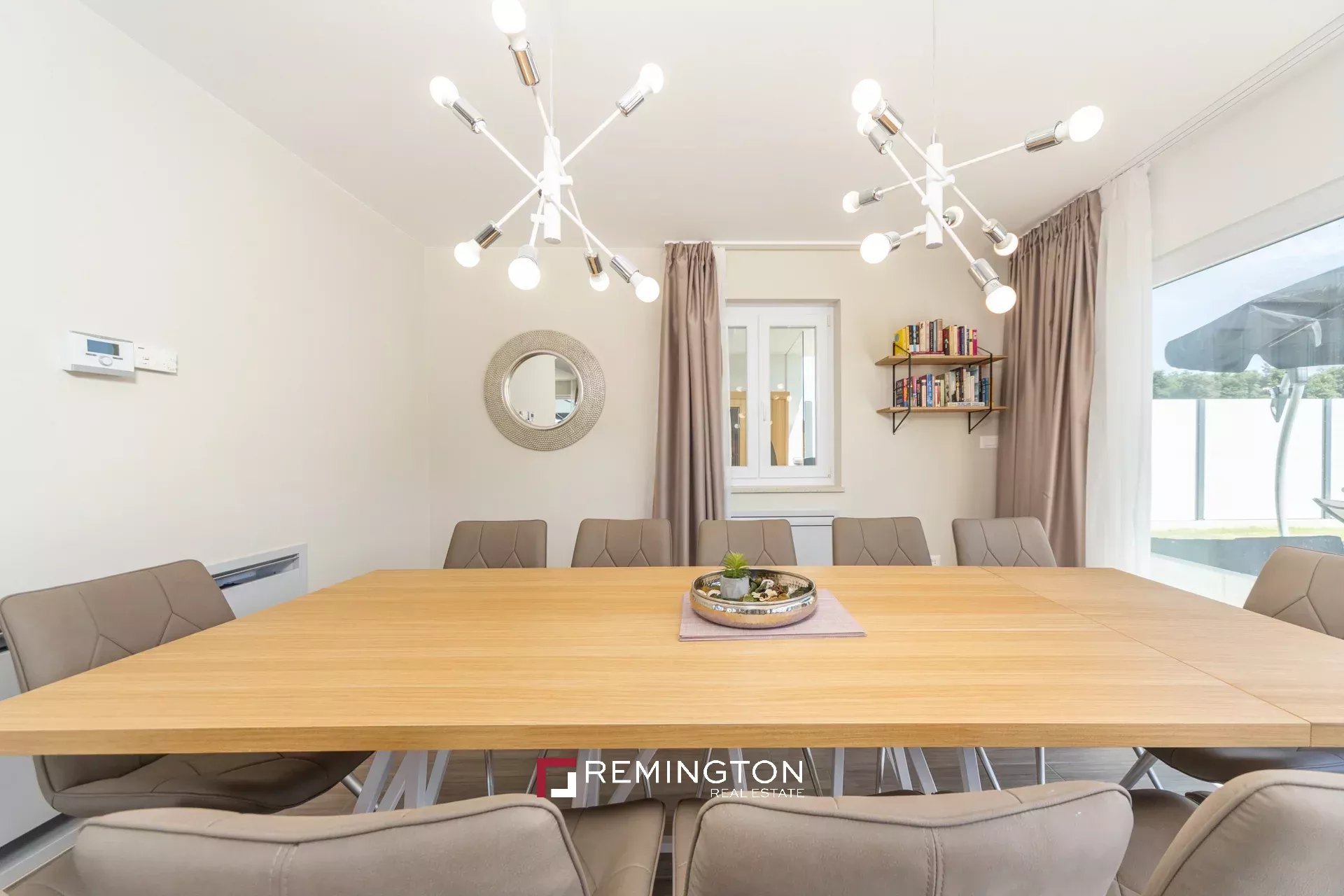 6 Bedroom Villa/Townhouse's Image 17