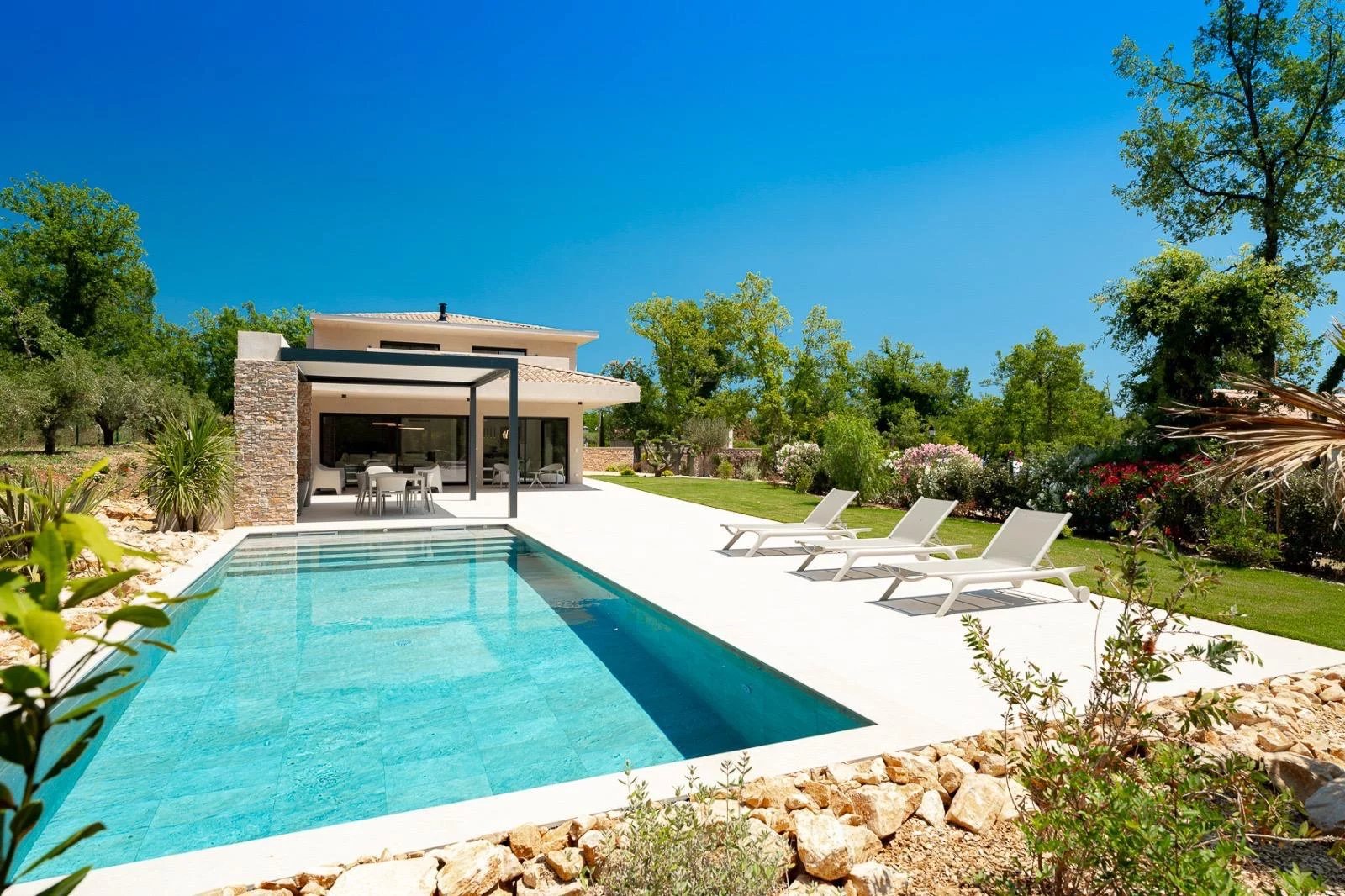 Stunning new built property in the domaine of Terre Blanche - Tourrettes