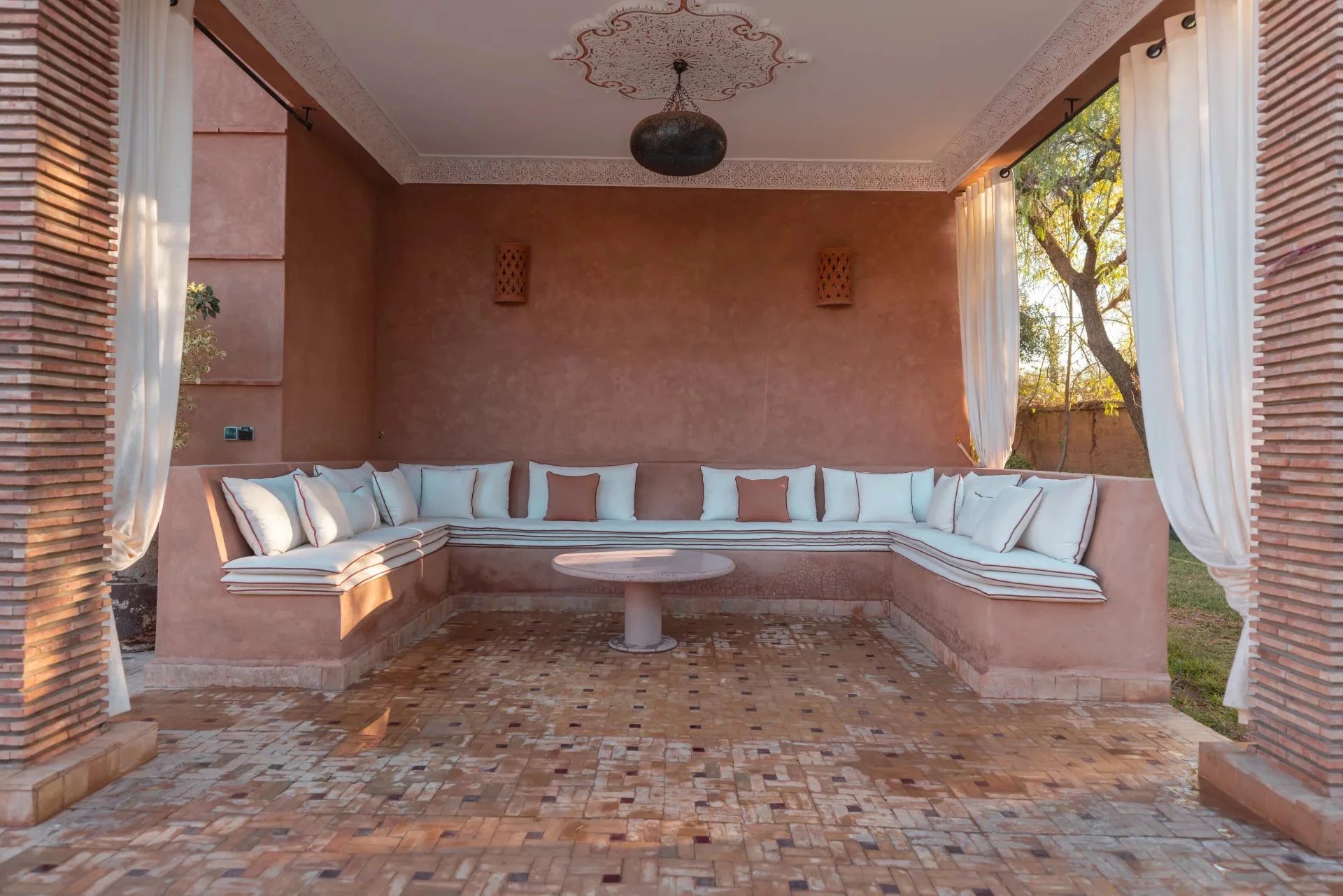 Villa Oris - Luxury Villa in Marrakech with Pool, Padel & Private Cinema