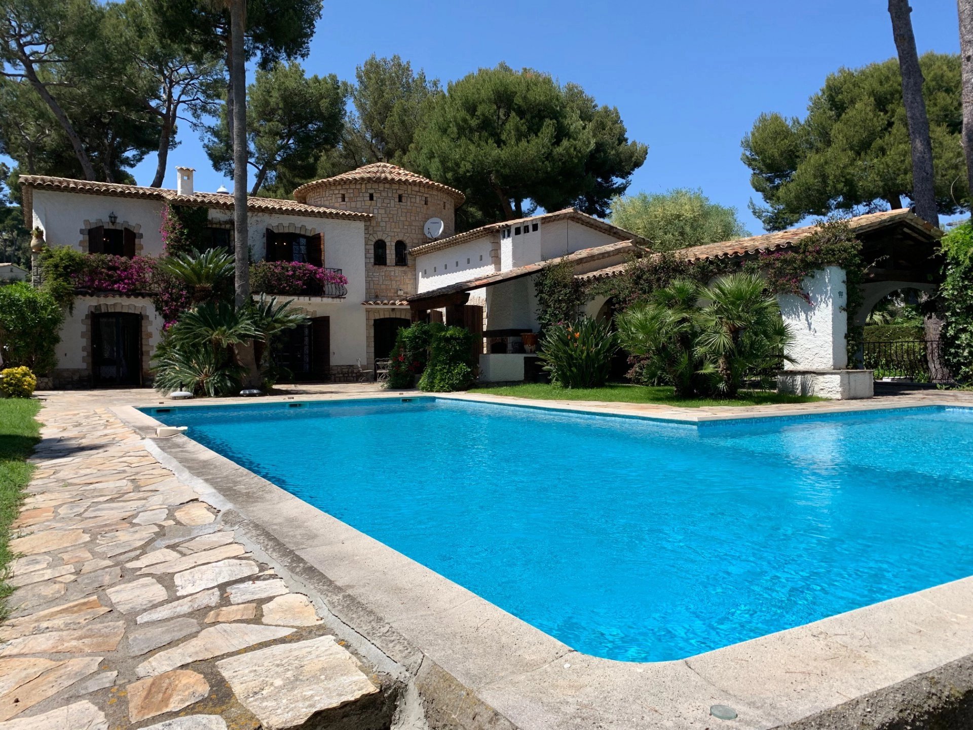 Belle villa provençale avec piscine et vue mer