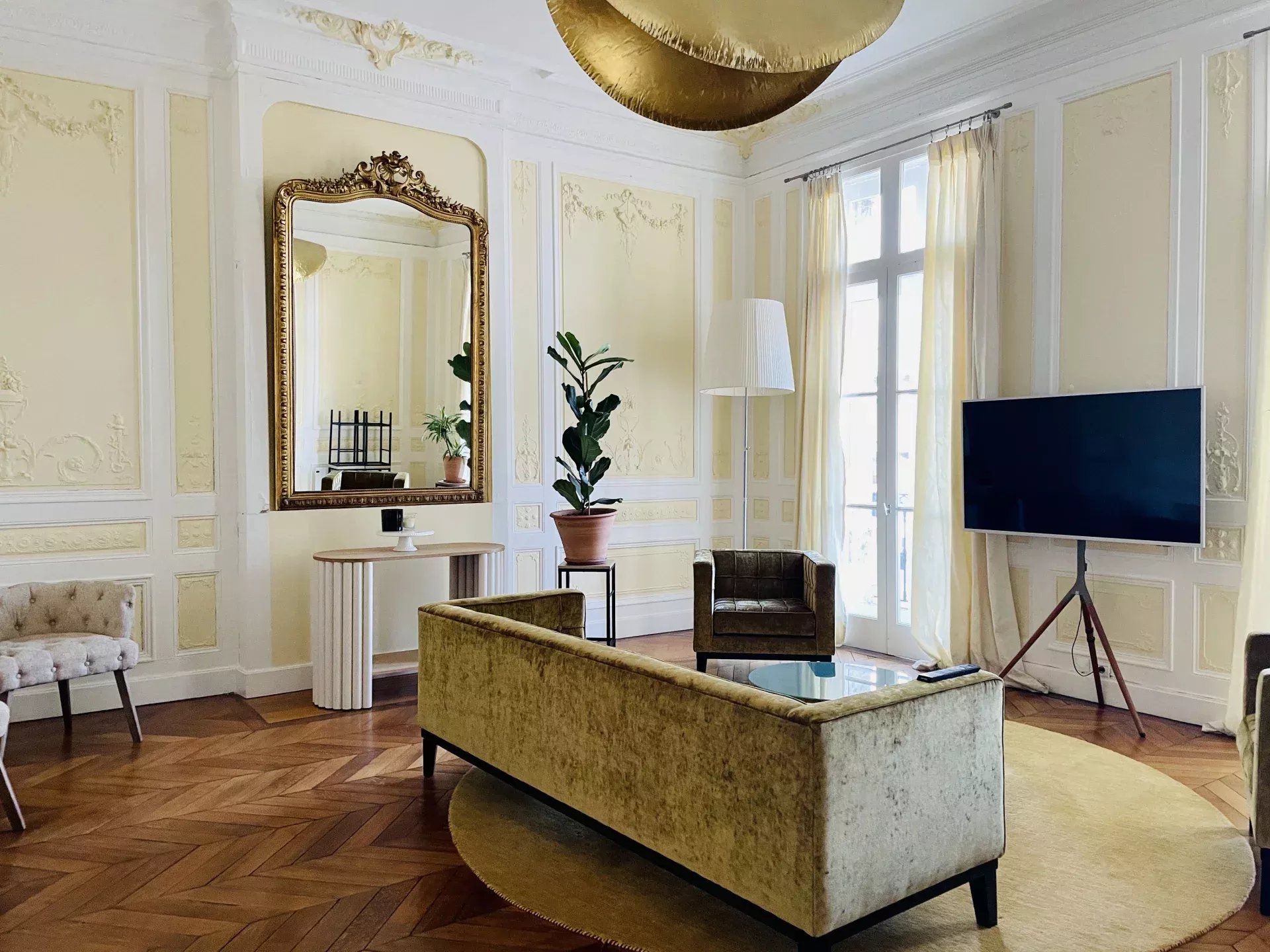 A LOUER - BORDEAUX - CHARTRONS - MAGNIFIQUE APPARTEMENT DE RECEPTION 1 CHAMBRE, BALCON