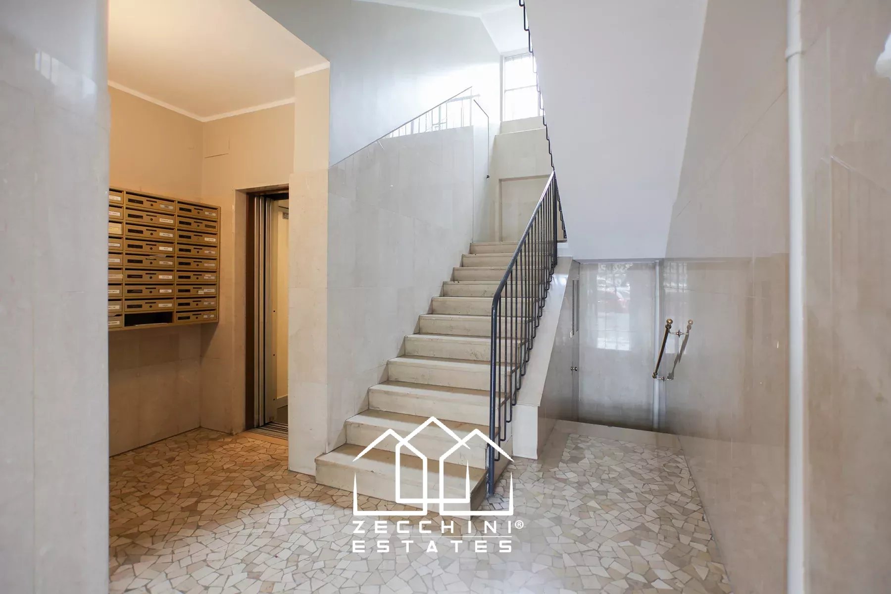 Pleasant one-bedroom with large terrace.